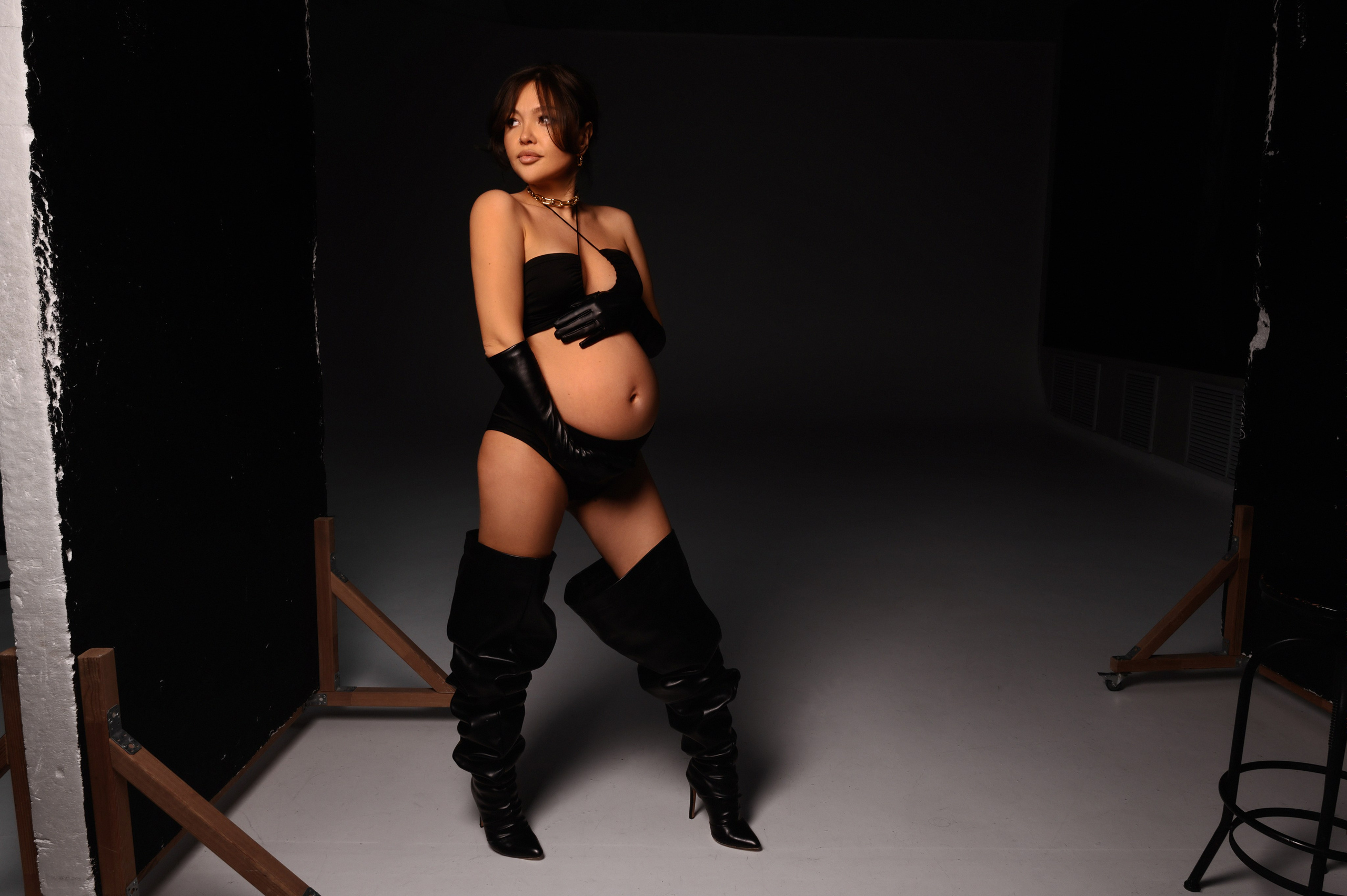 Юля. Профессиональный фотограф беременности в СПБ. Стильные фотосессии беременности в стиле минимализм и классическая фотография