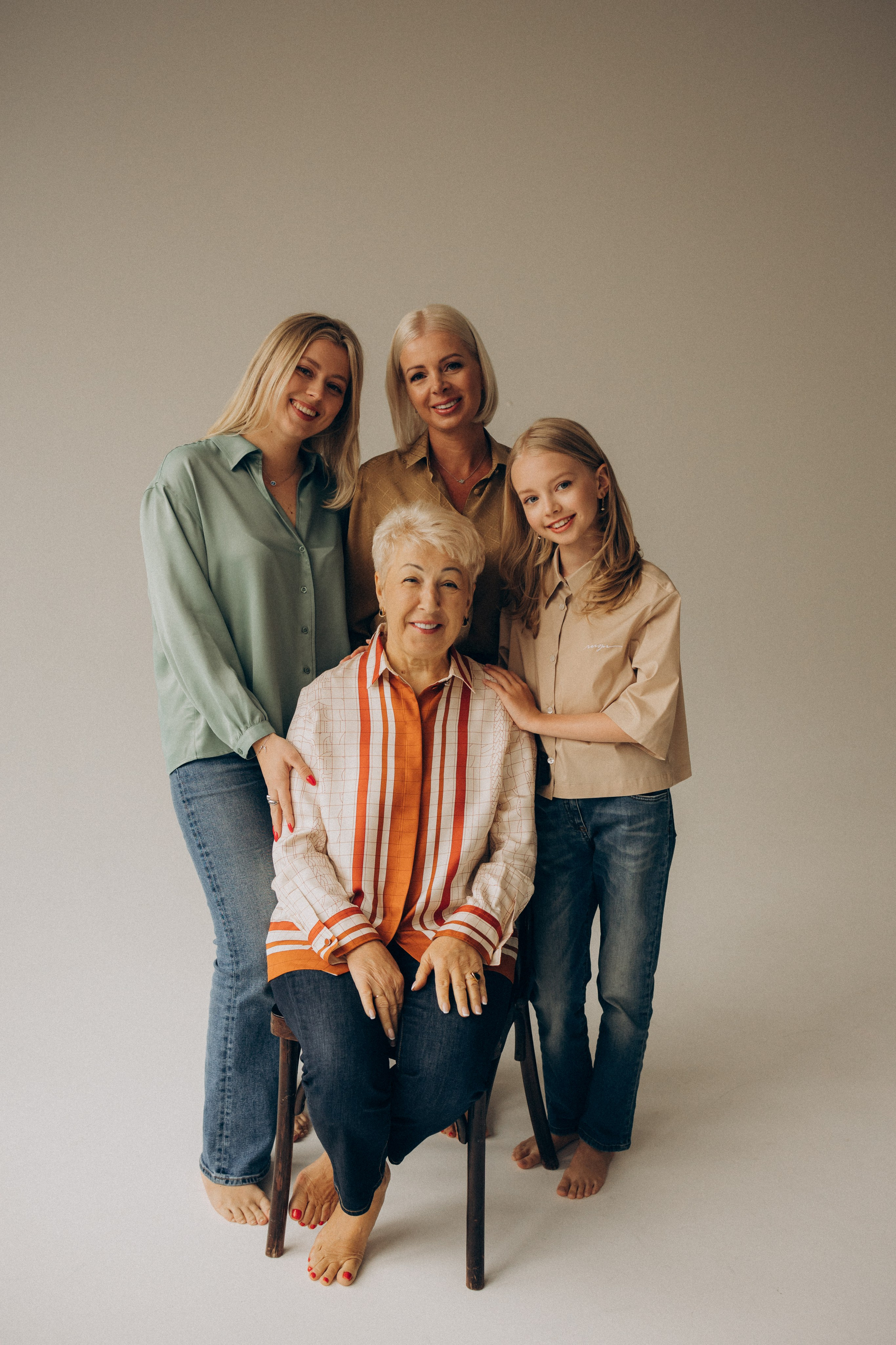 Семейная фотосессия Москва, семейный фотограф в Москве, семейная фотосессия, детский фотограф, семейная фотосессия в студии, фотосессия поколения, поколение, фотосессия всей семьи