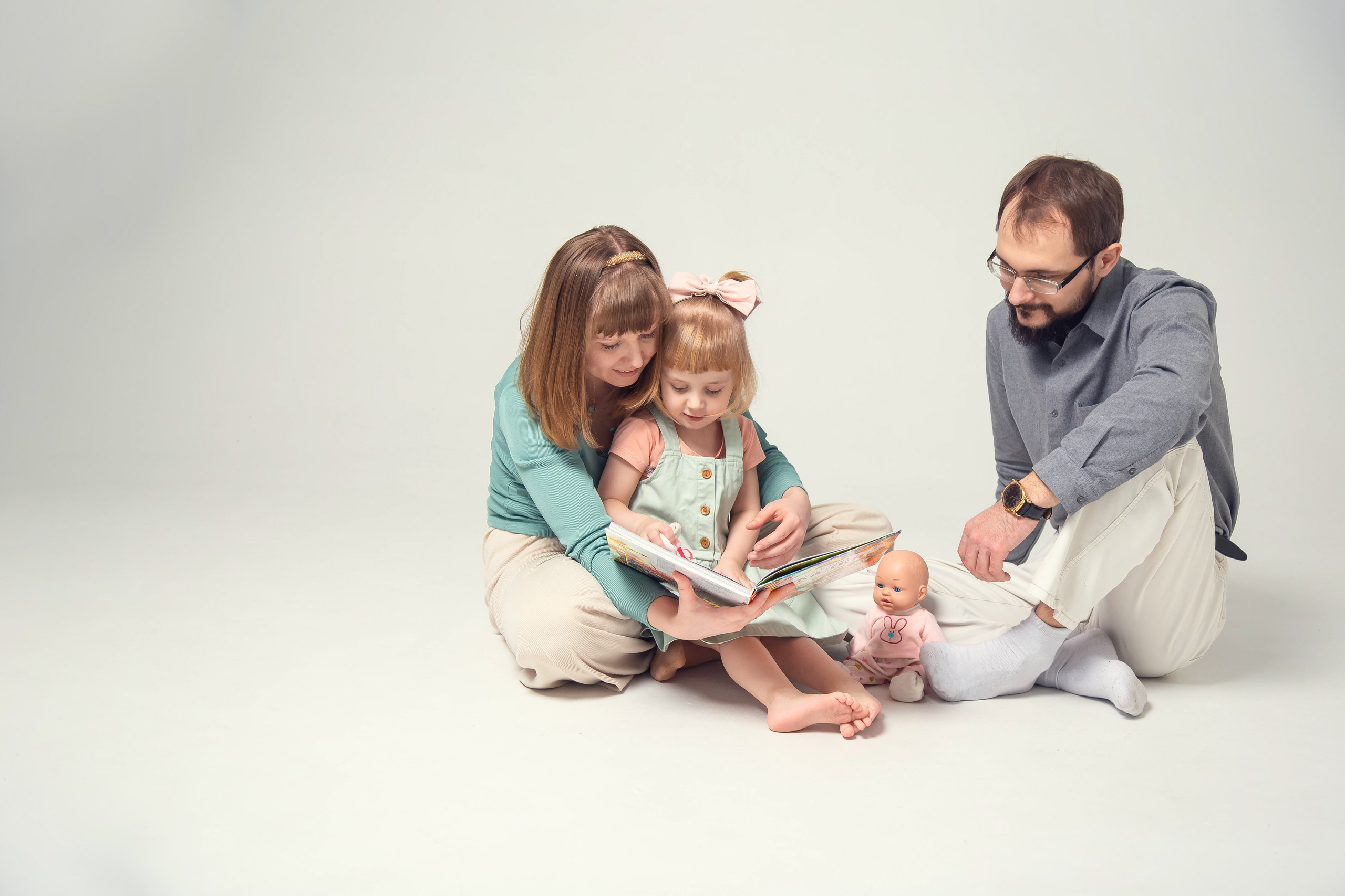 Семейная фотосессия в студии PHOTO ZALL в Москве. Семейный фотограф в Москве Влада Лунина