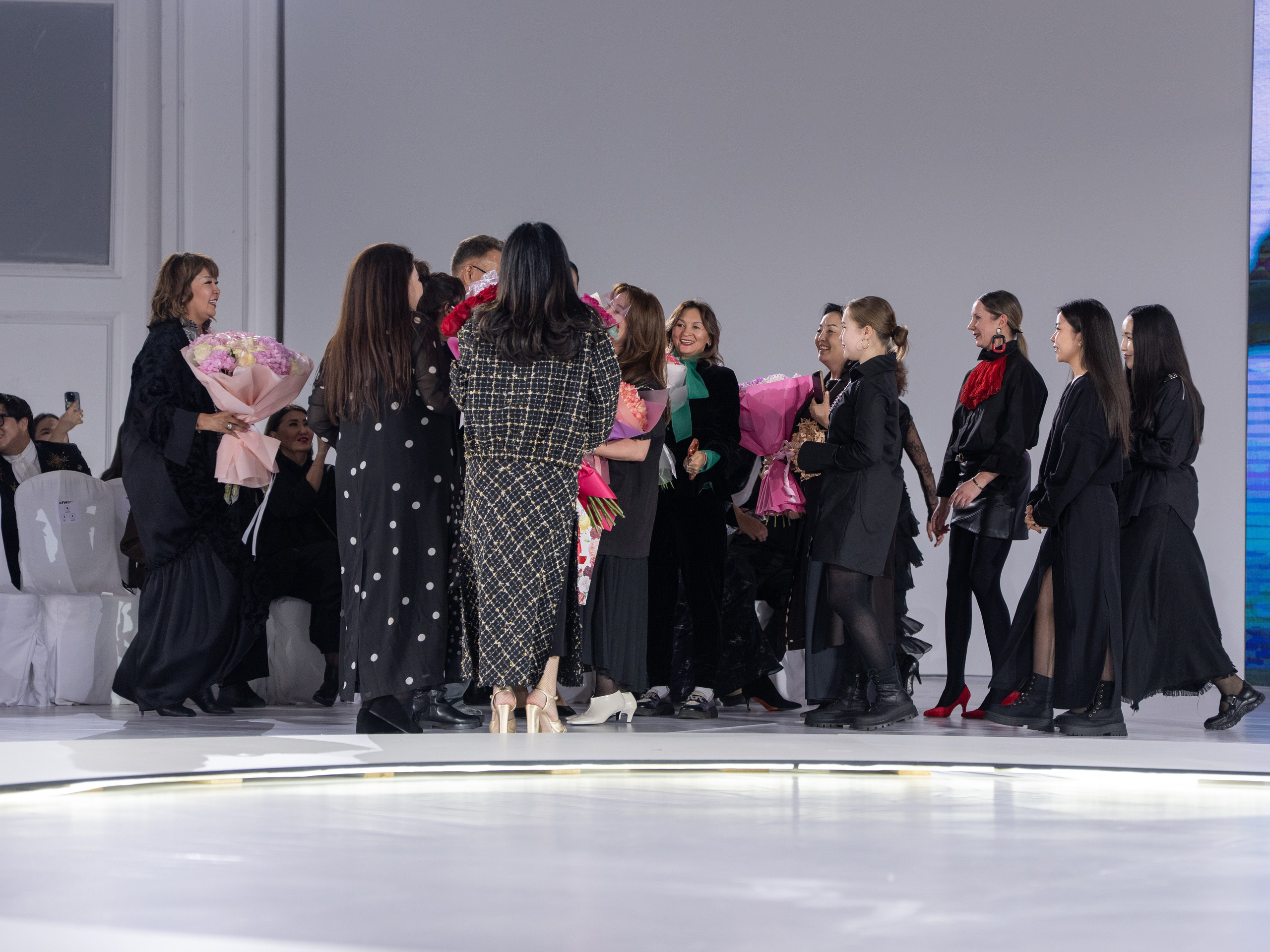 Дизайнер Aida Kaumenova. Сайт Алматинского НЮ АРТ, будуар и фэшн фотографа Дениса Карпенко