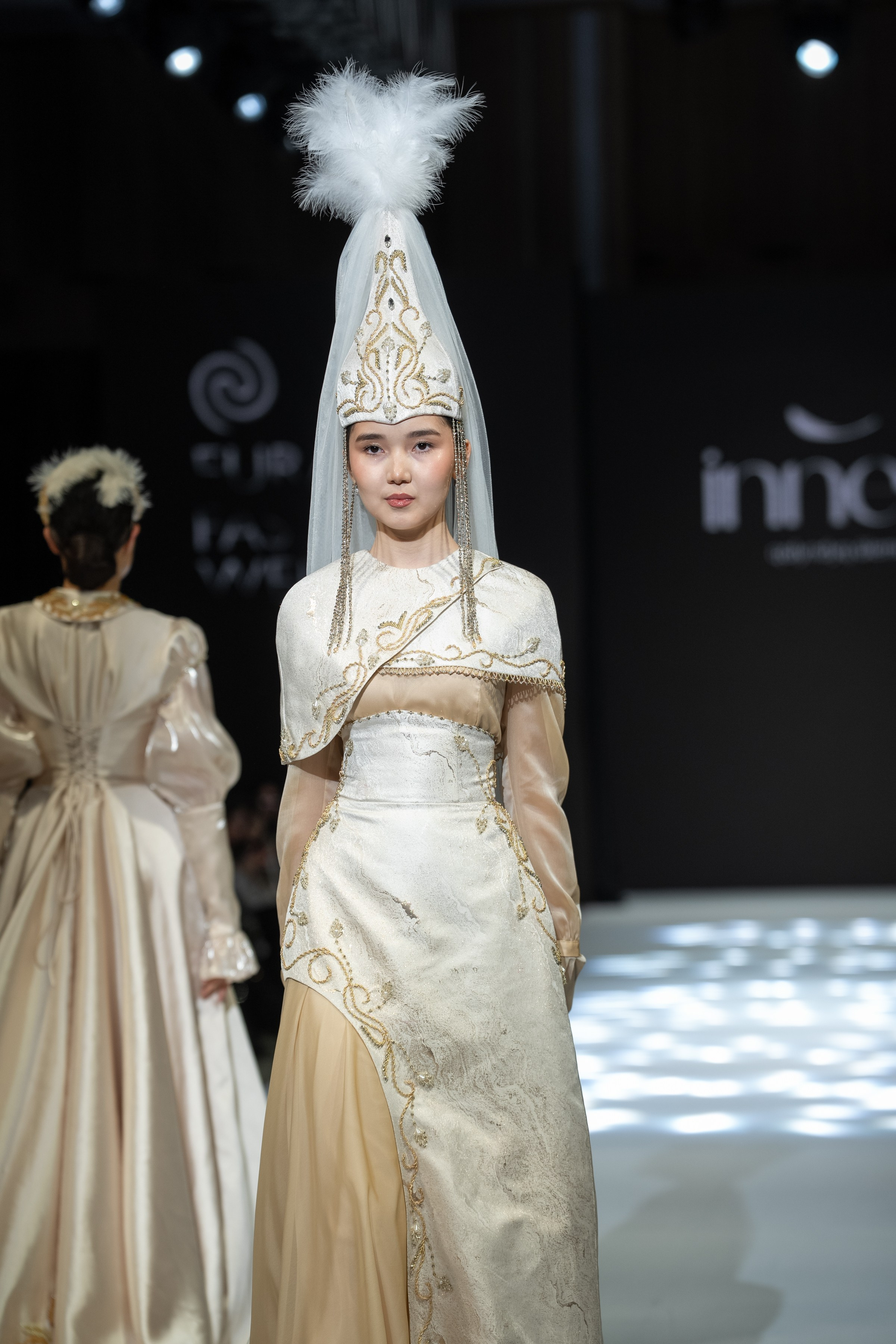 EURASIAN FASHION WEEK Innes. Сайт Алматинского НЮ АРТ, будуар и фэшн фотографа Дениса Карпенко