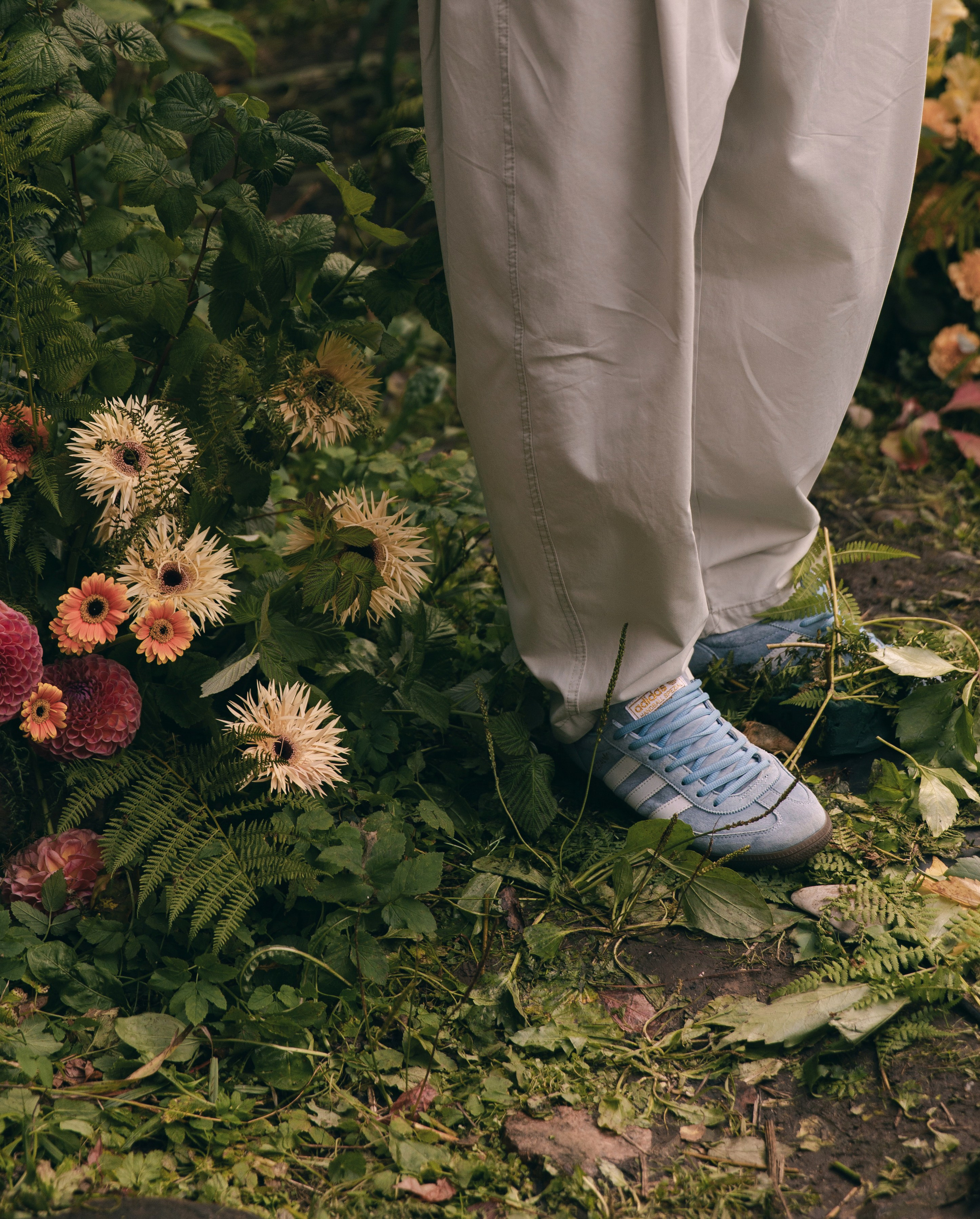 ПАРОЧКА В ЖЕЛТЫХ САПОЖКАХ С РАЙОНА