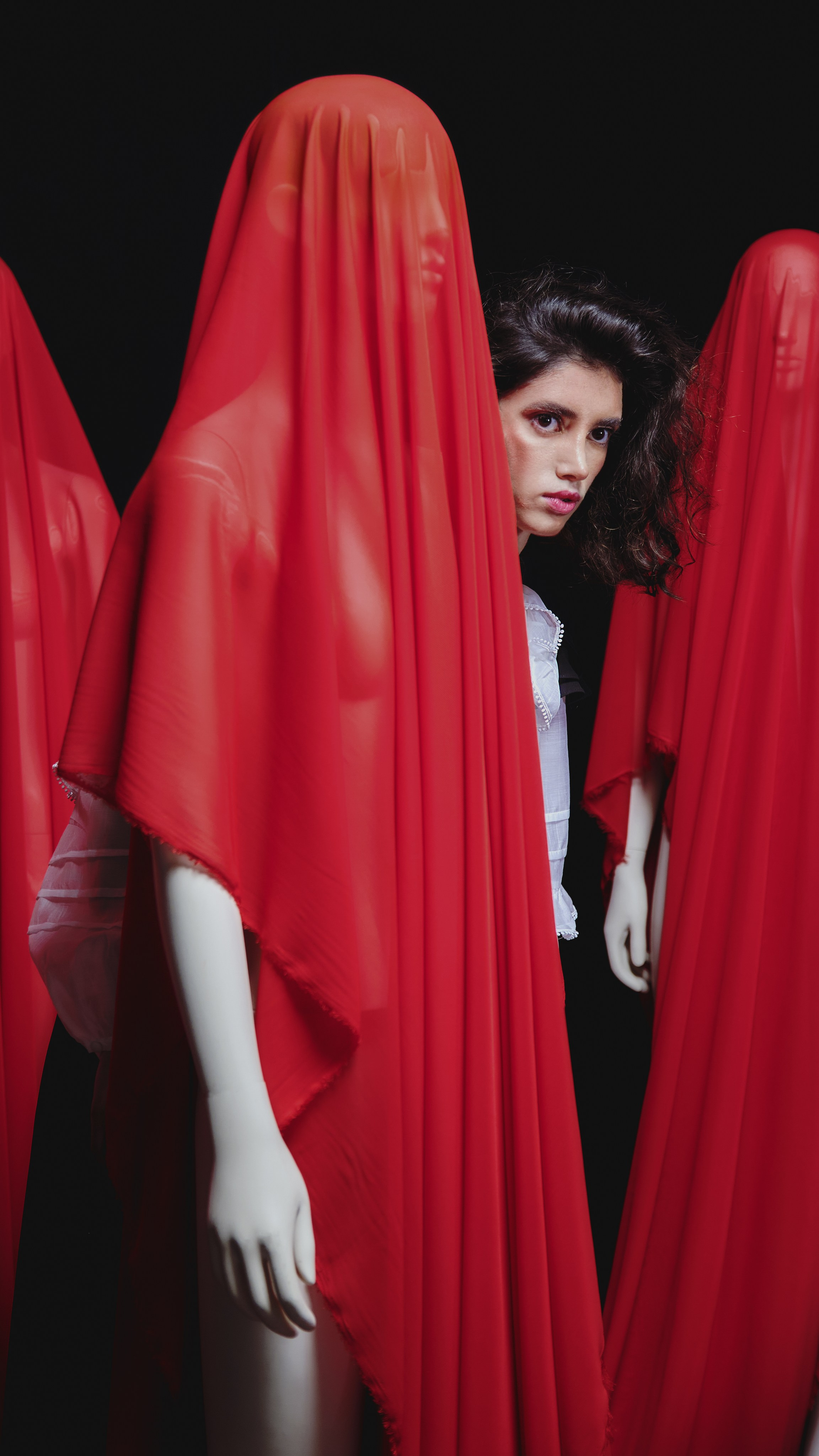 Я  фотограф. Работаю в городе Москва,