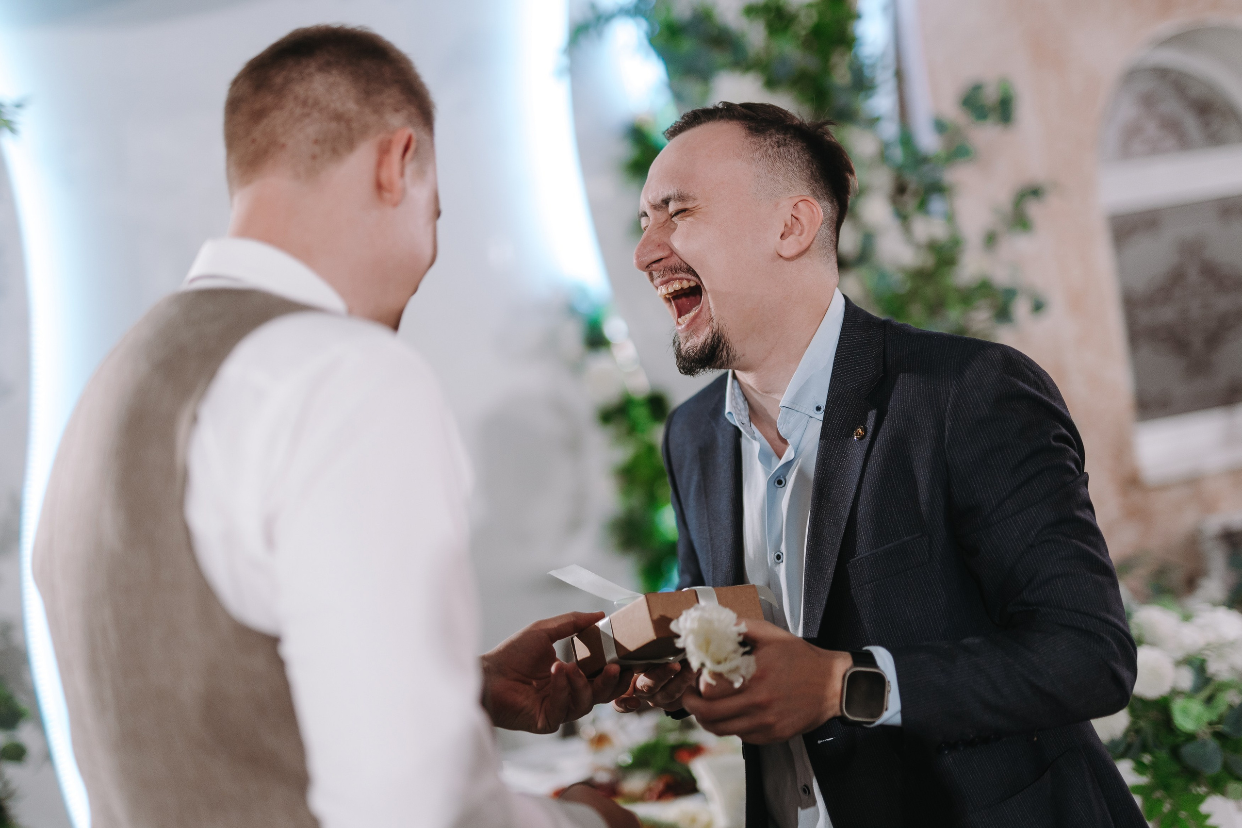 БАНКЕТНЫЙ ЗАЛ ТОРТУГА, ВЕДУЩИЙ АНДРЕЙ ОГНЕВ