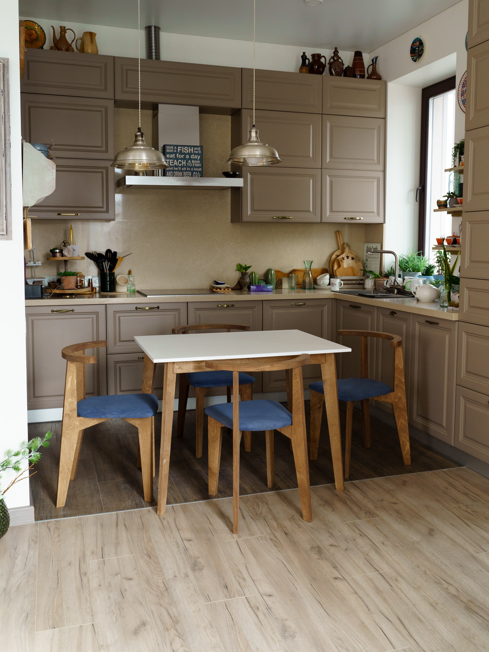 Столы и стулья для маркетплейсов. Иван Упоров — фотограф, рилсмейкер чебоксары