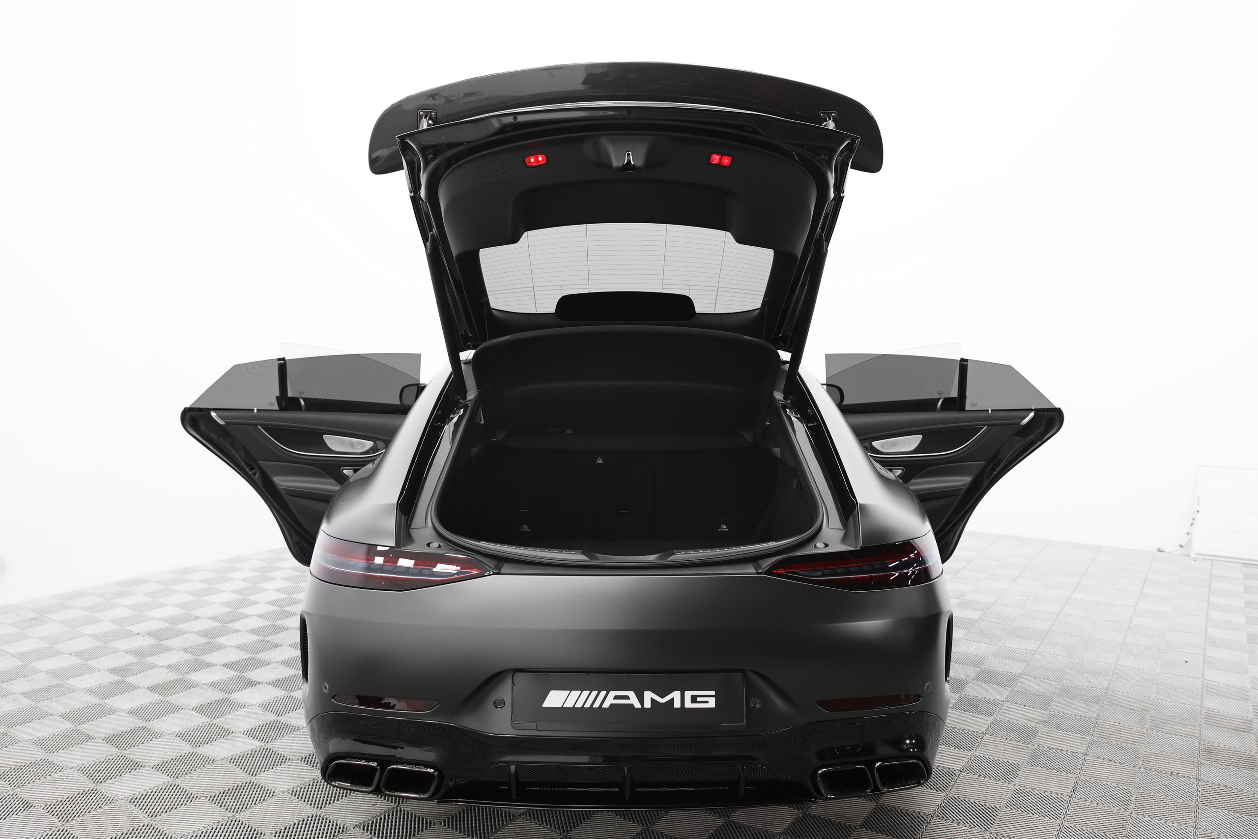 2019 MERCEDES BENZ GT63s AMG. Mixturecaptures