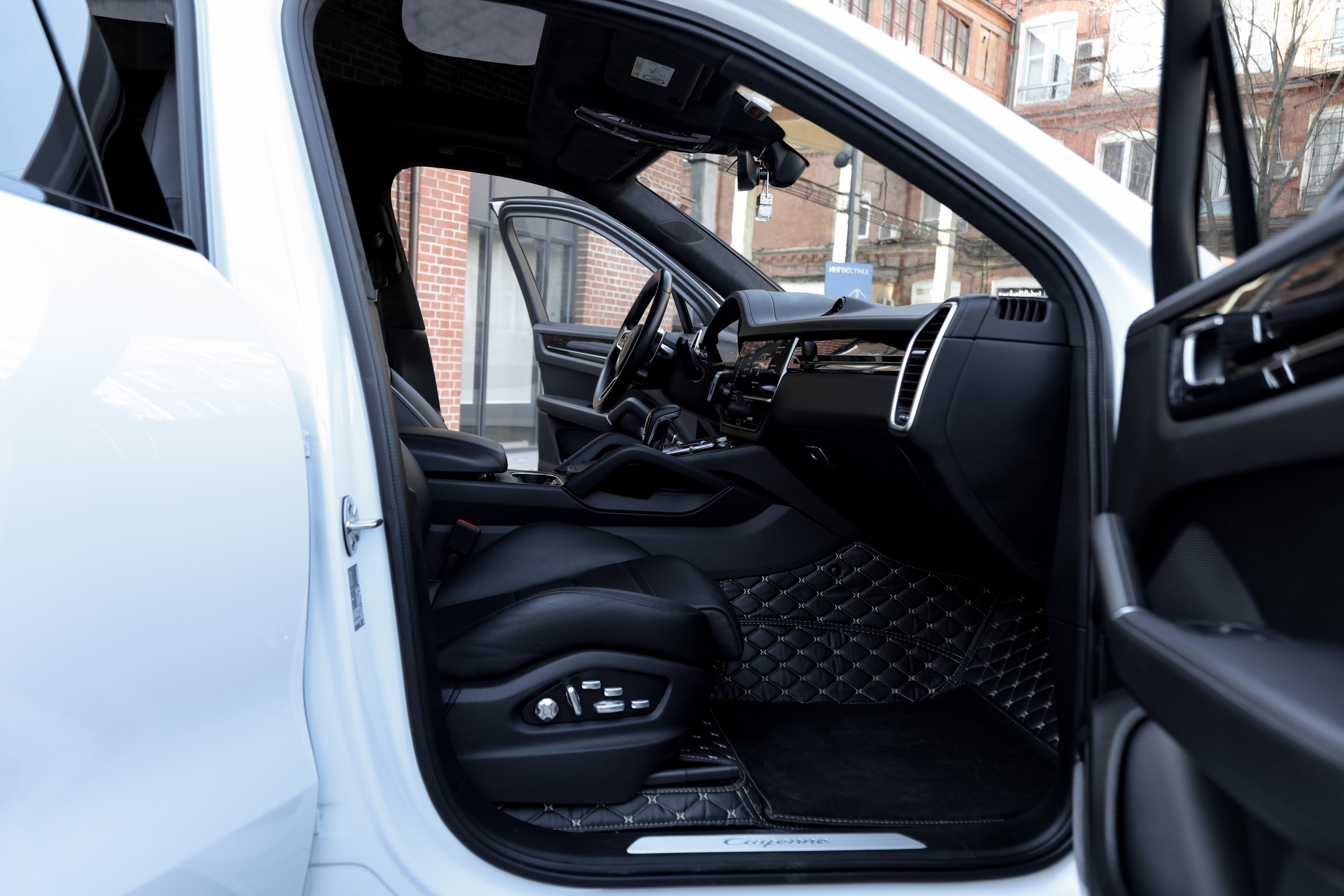 2020 Porsche Cayenne 3.0 AT. Mixturecaptures