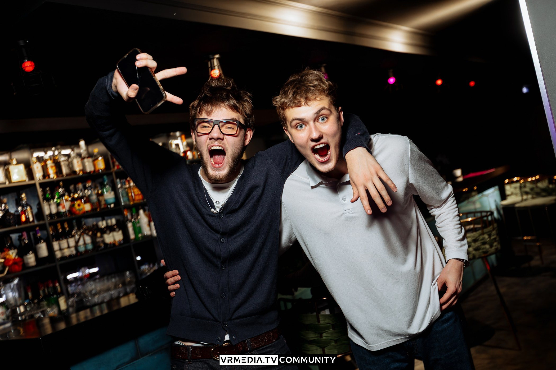 Караоке-бар «Volna»: Friends day или день дружбана