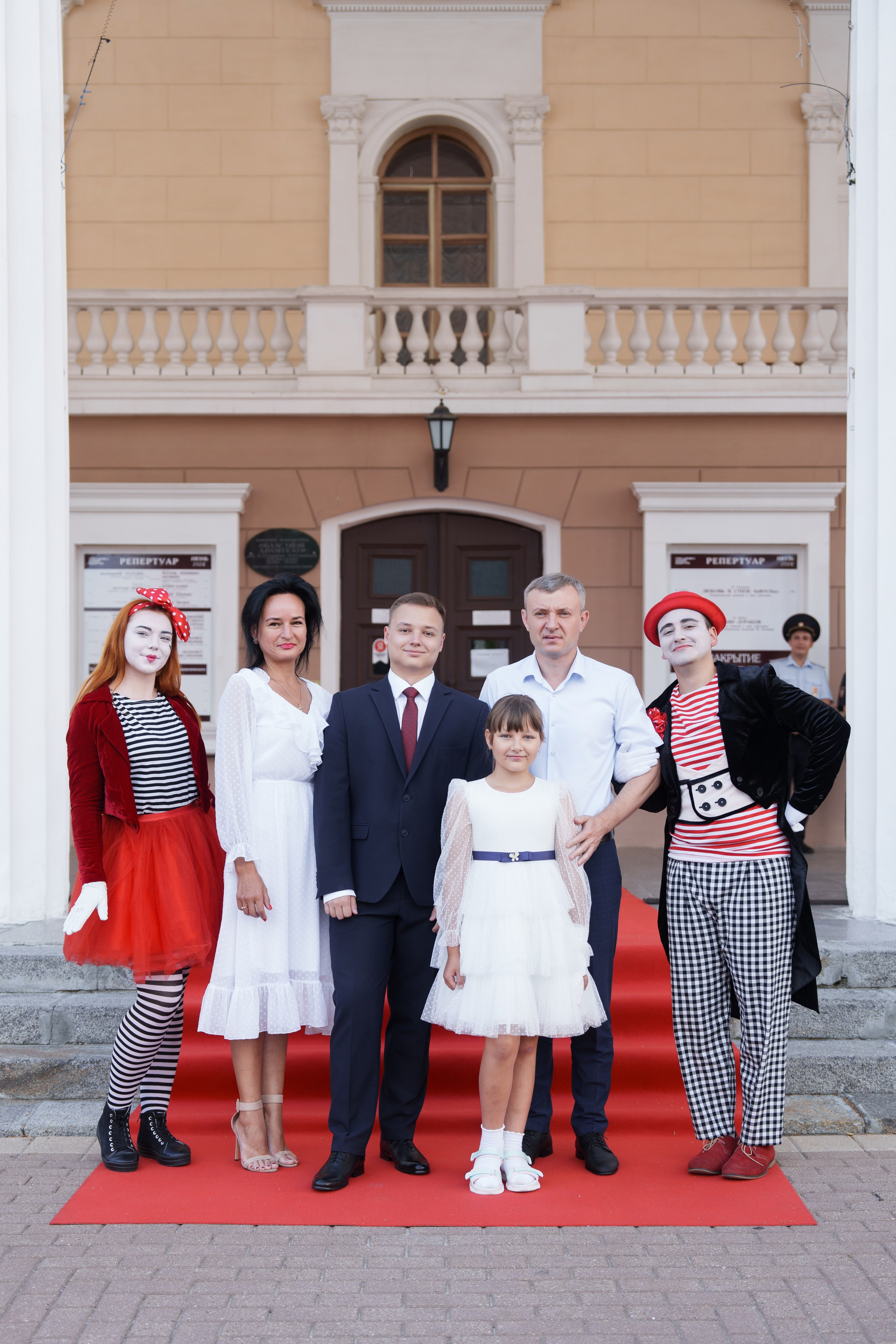 Выпускной Гимназия 7. Свадебный и репортажный фотограф Элина Козырьянова