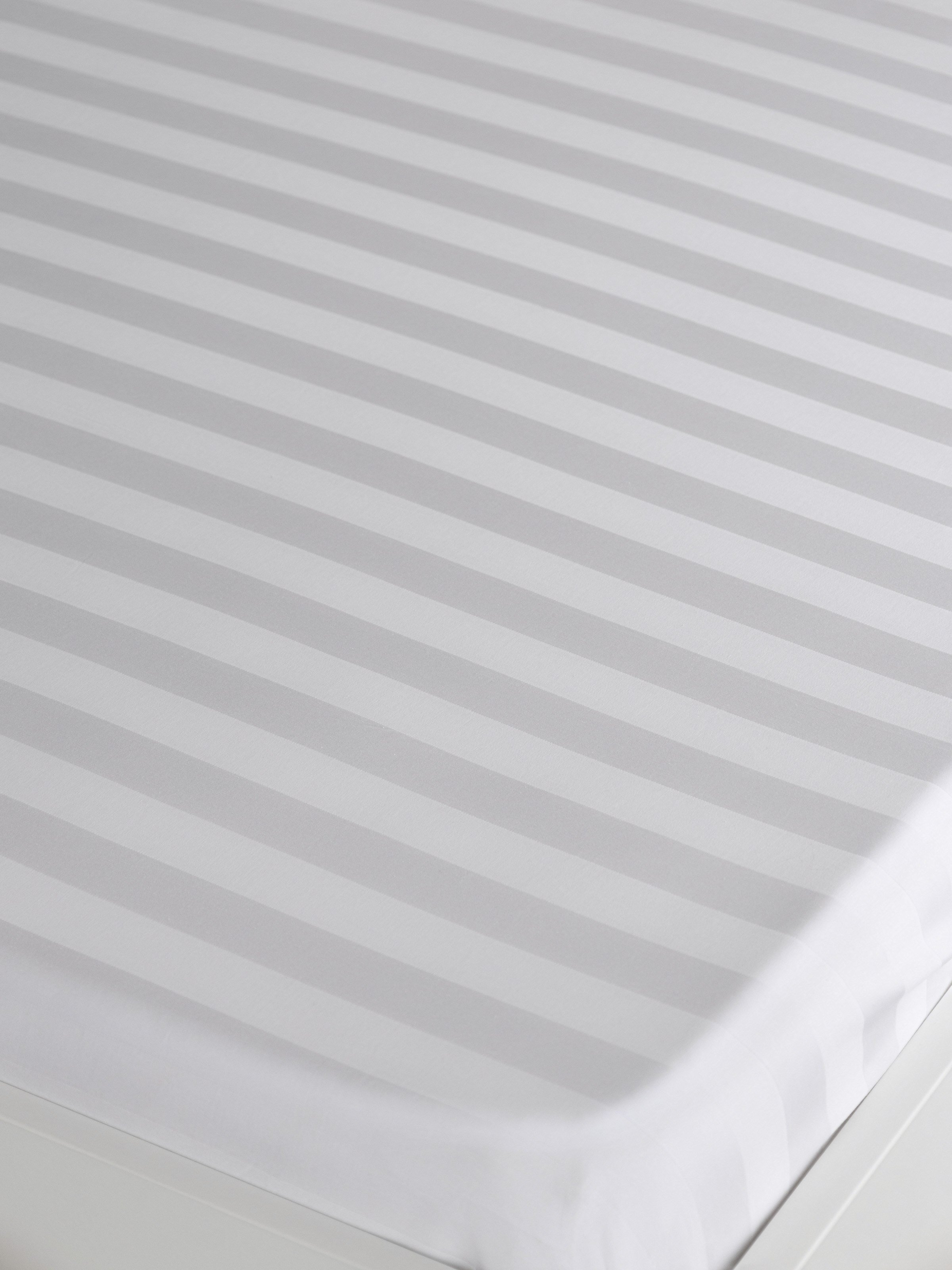 Детализация полосатого узора на постельном белье | Съемка для рекламного баннера