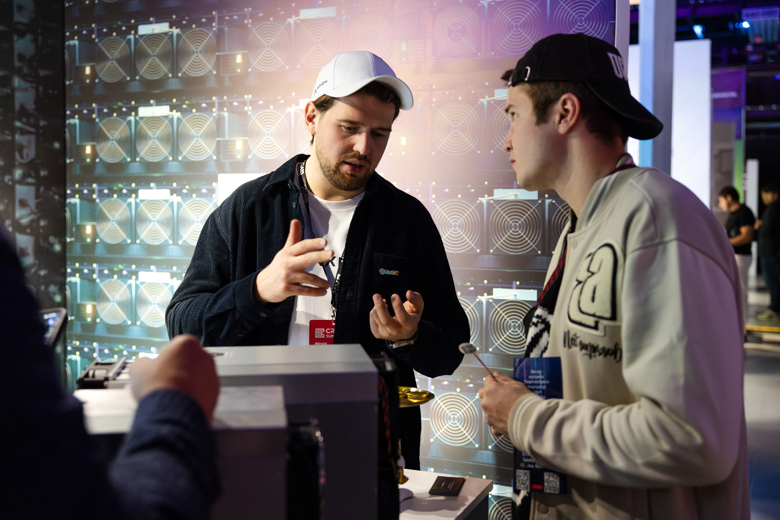 Crypto Summit (1). Свадебный репортажный фотограф в Москве