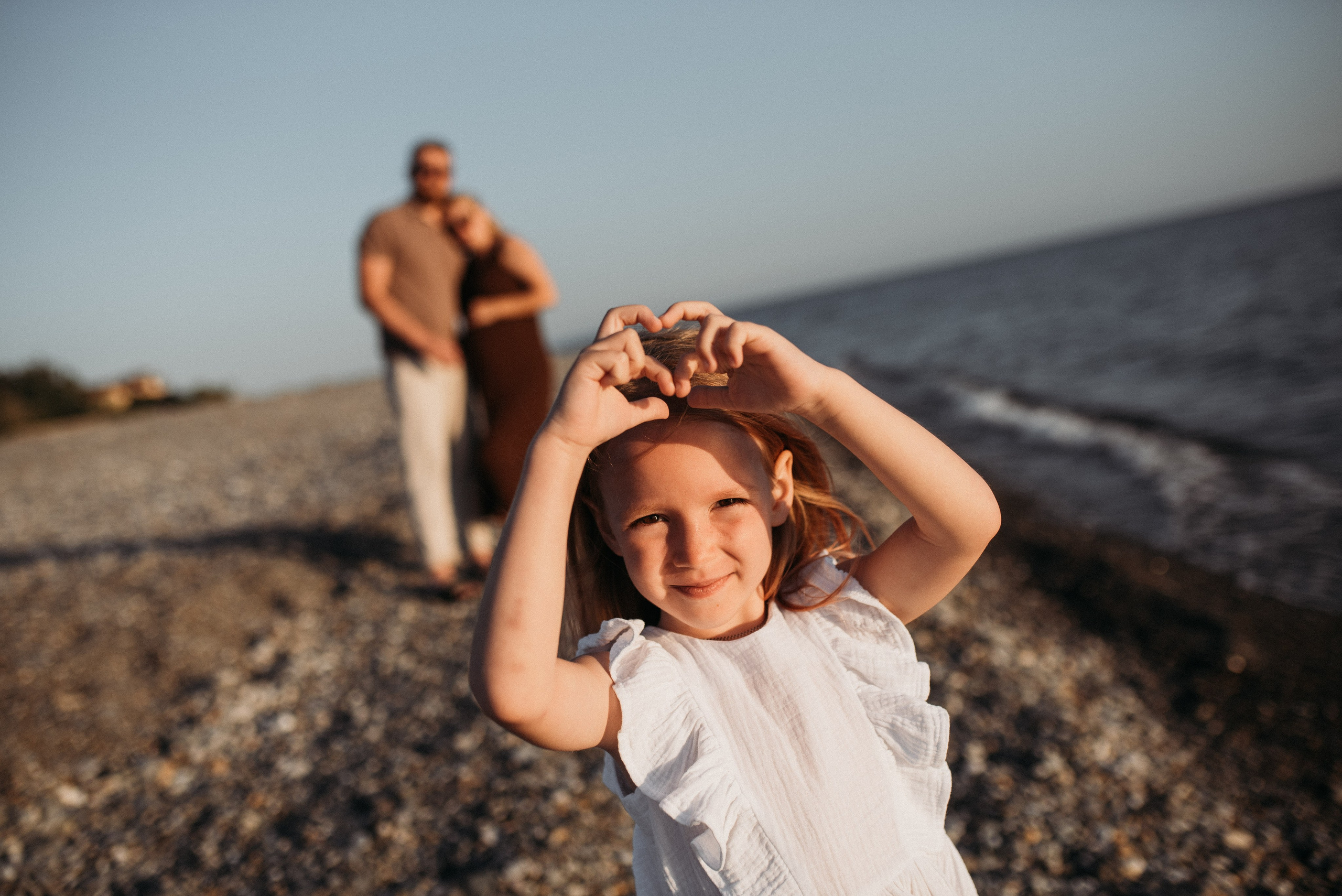 Семейная фотосессия в Головинке на берегу моря на закате. Фотограф в Сочи — Маргарита Поганова