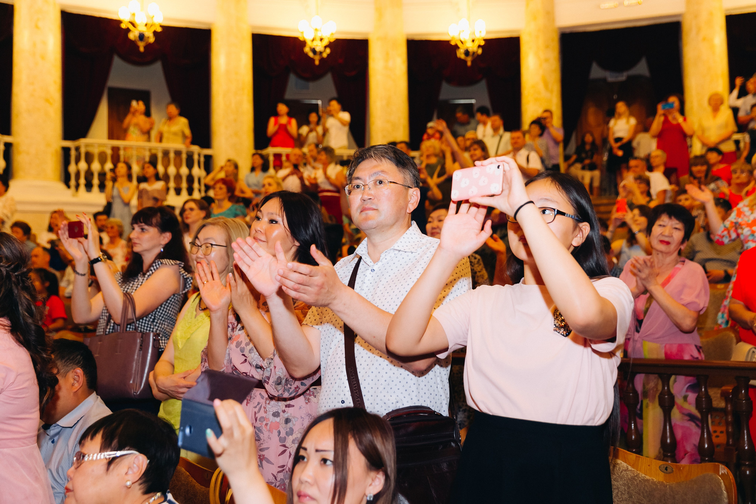 Вручение аттестатов 14 Гимназия. Свадебный и семейный фотограф в Улан-Удэ