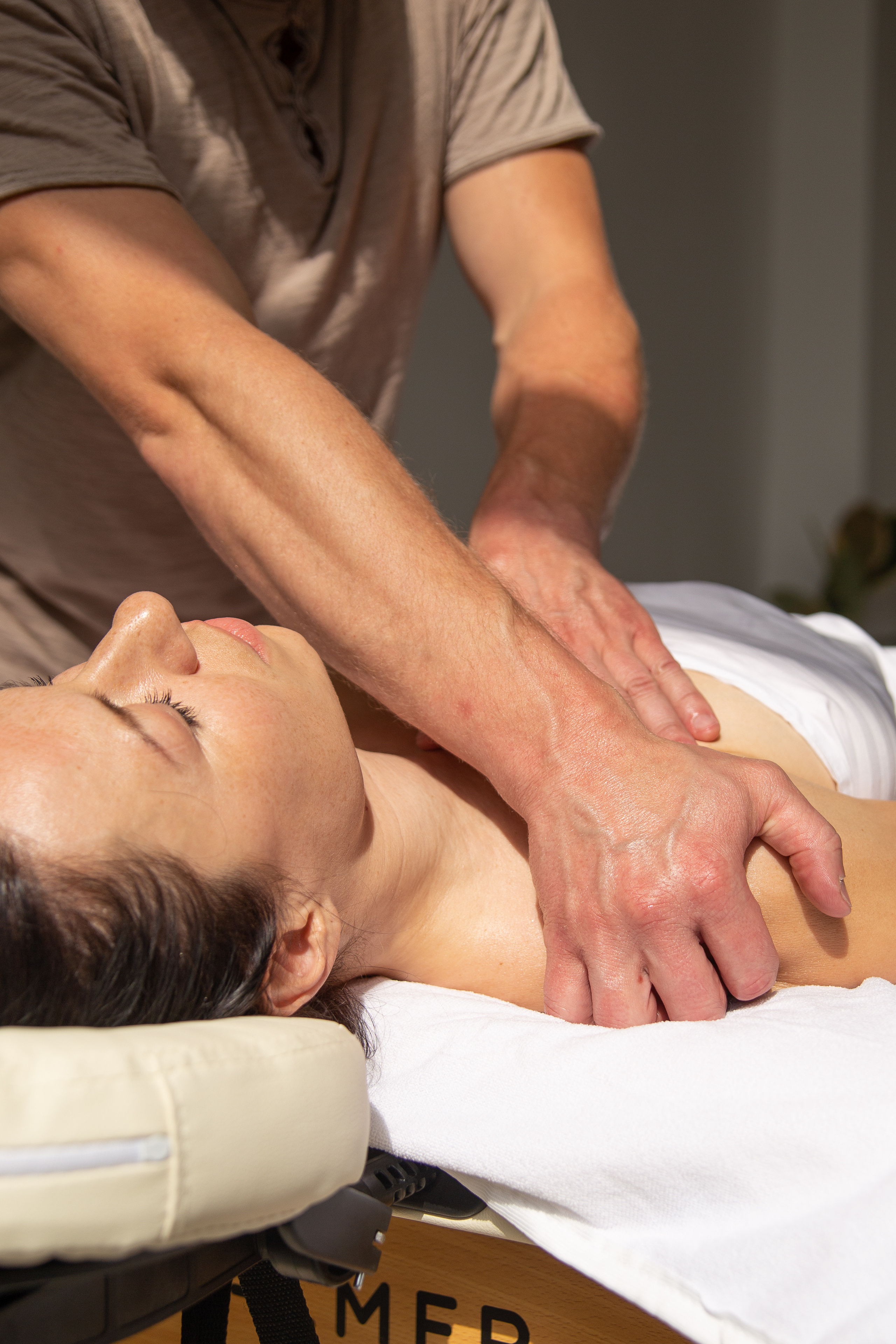 Съемка для массажиста в Калининграде. Фотограф Ольга Кудрявцева. Профессиональная фотосъёмка в Калининграде