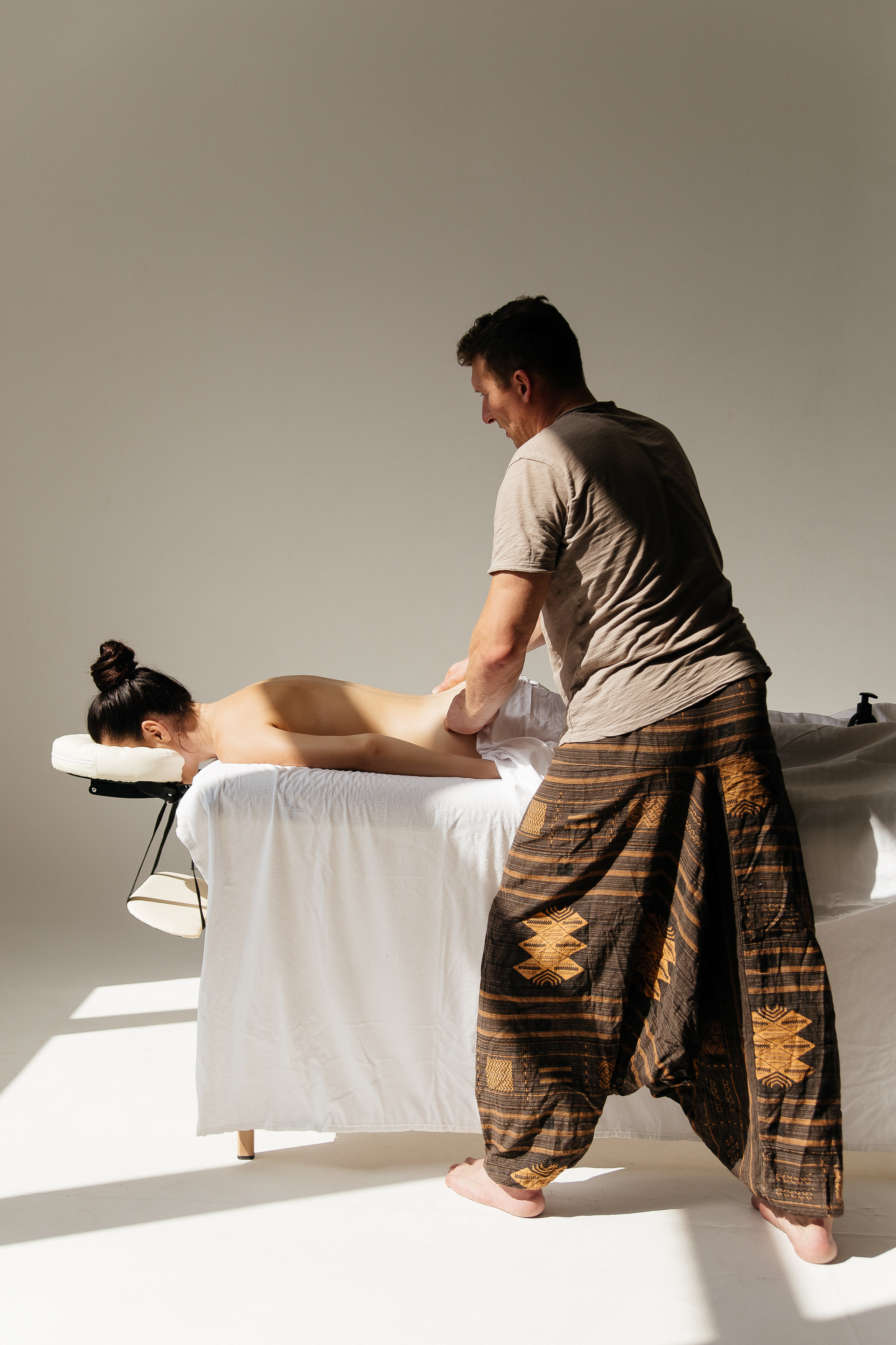 Съемка для массажиста в Калининграде. Фотограф Ольга Кудрявцева. Профессиональная фотосъёмка в Калининграде