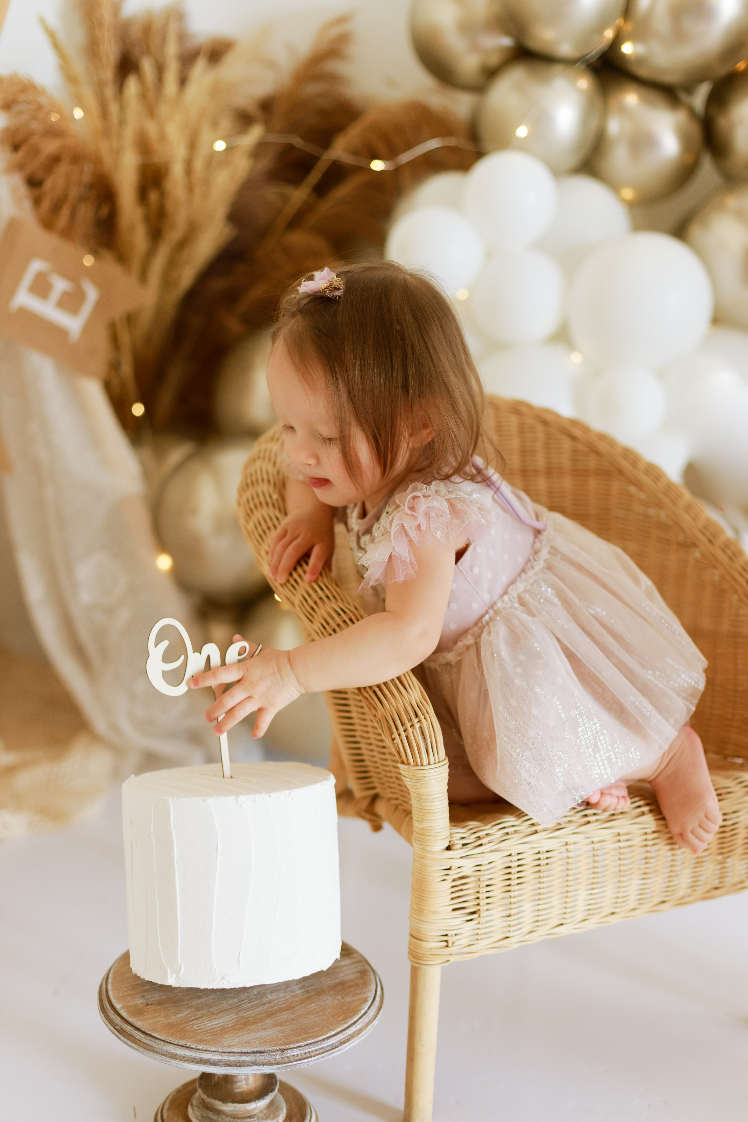 Фотосессия годика с шариками в студии Краснодара. Детский и семейный фотограф в Краснодаре Альбина Морозова