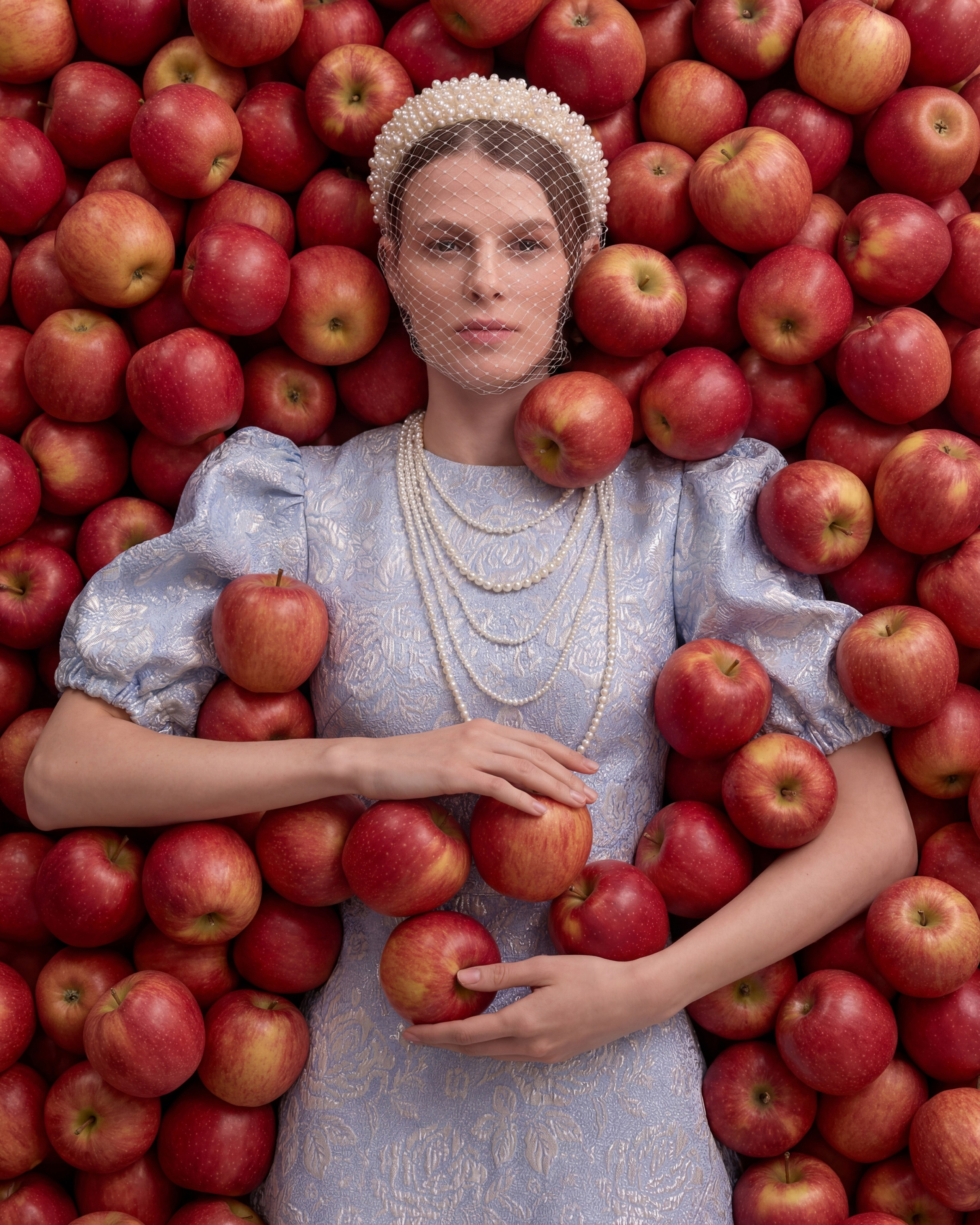 Sobrano v Sadu. Святослав Лебедев | Рекламный фотограф — Коммерческая съемка, Арт-дирекшн, AI-интеграция