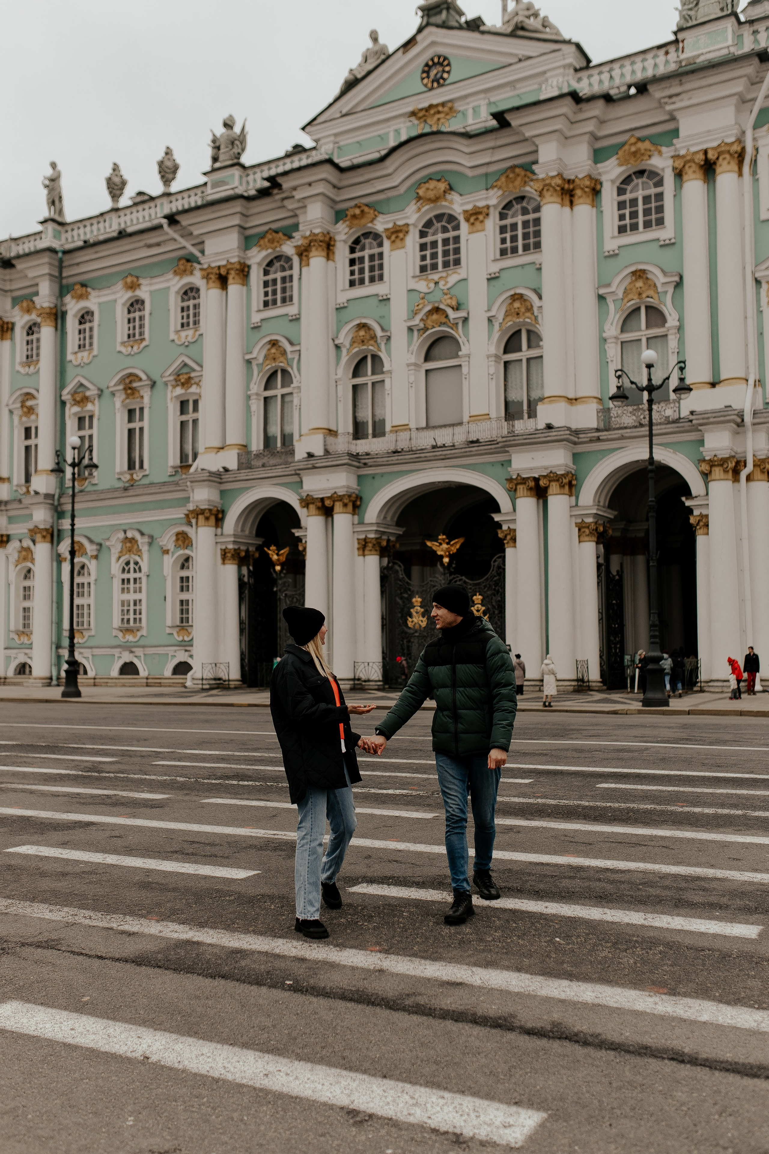 Поцелуй у Эрмитажа. Фотограф в Санкт-Петербурге Лиза Семченкова