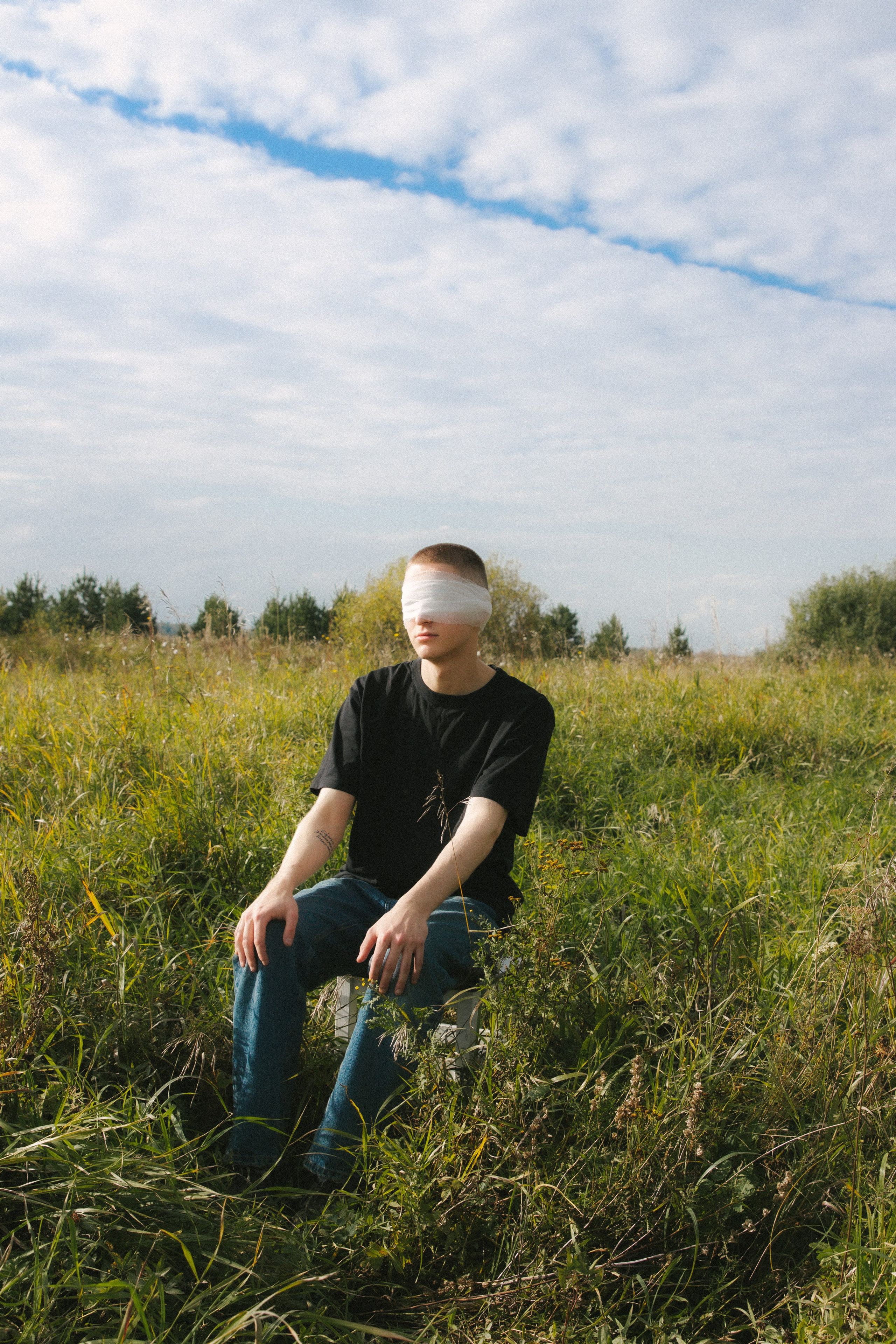 Никита в поле. Фотограф Настя Булочка Екатеринубрг