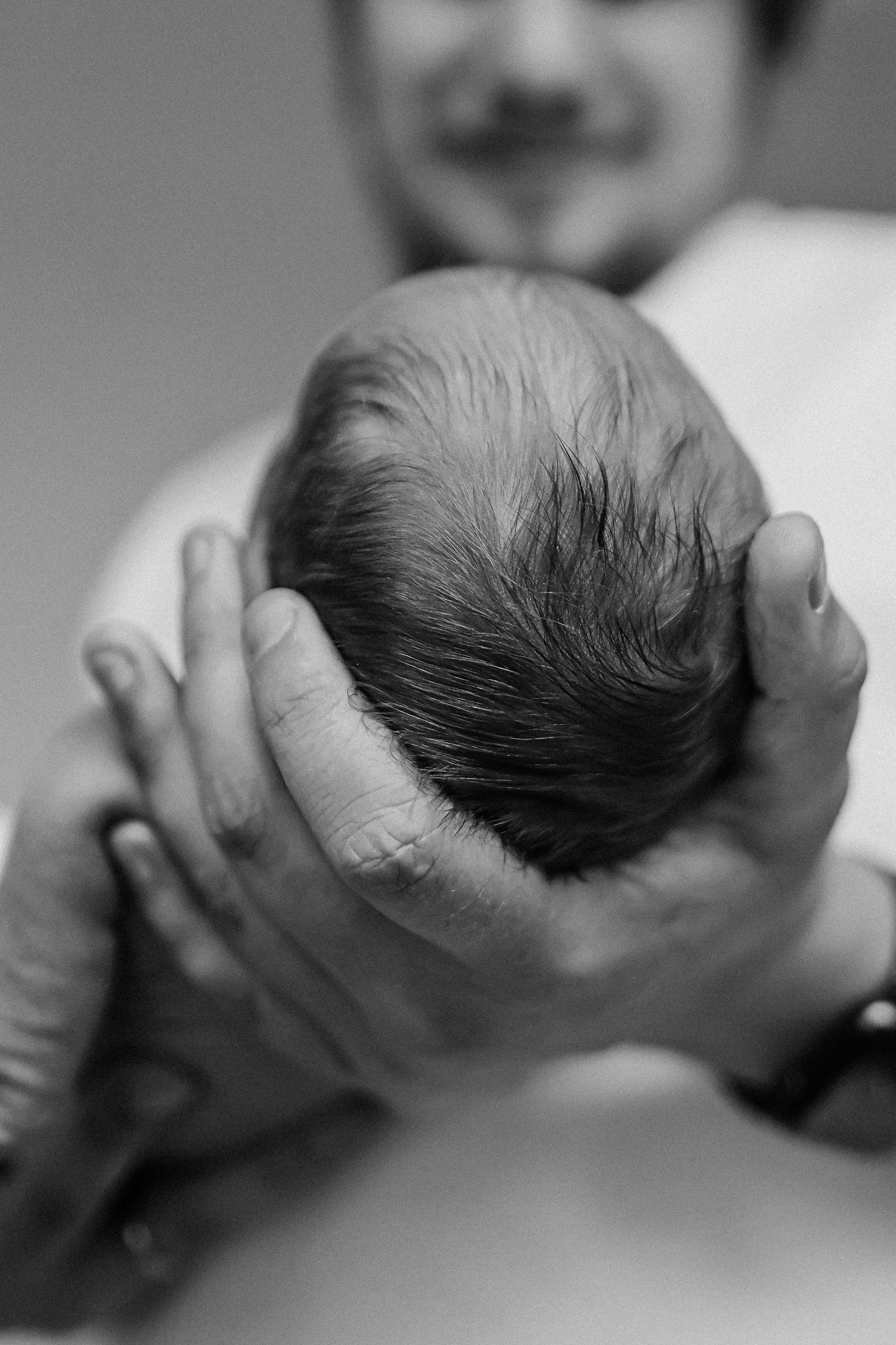 Выписка палата+внизу ПЦЭ. Семейный фотограф Тюмень, фотограф на роды Салмина Мария