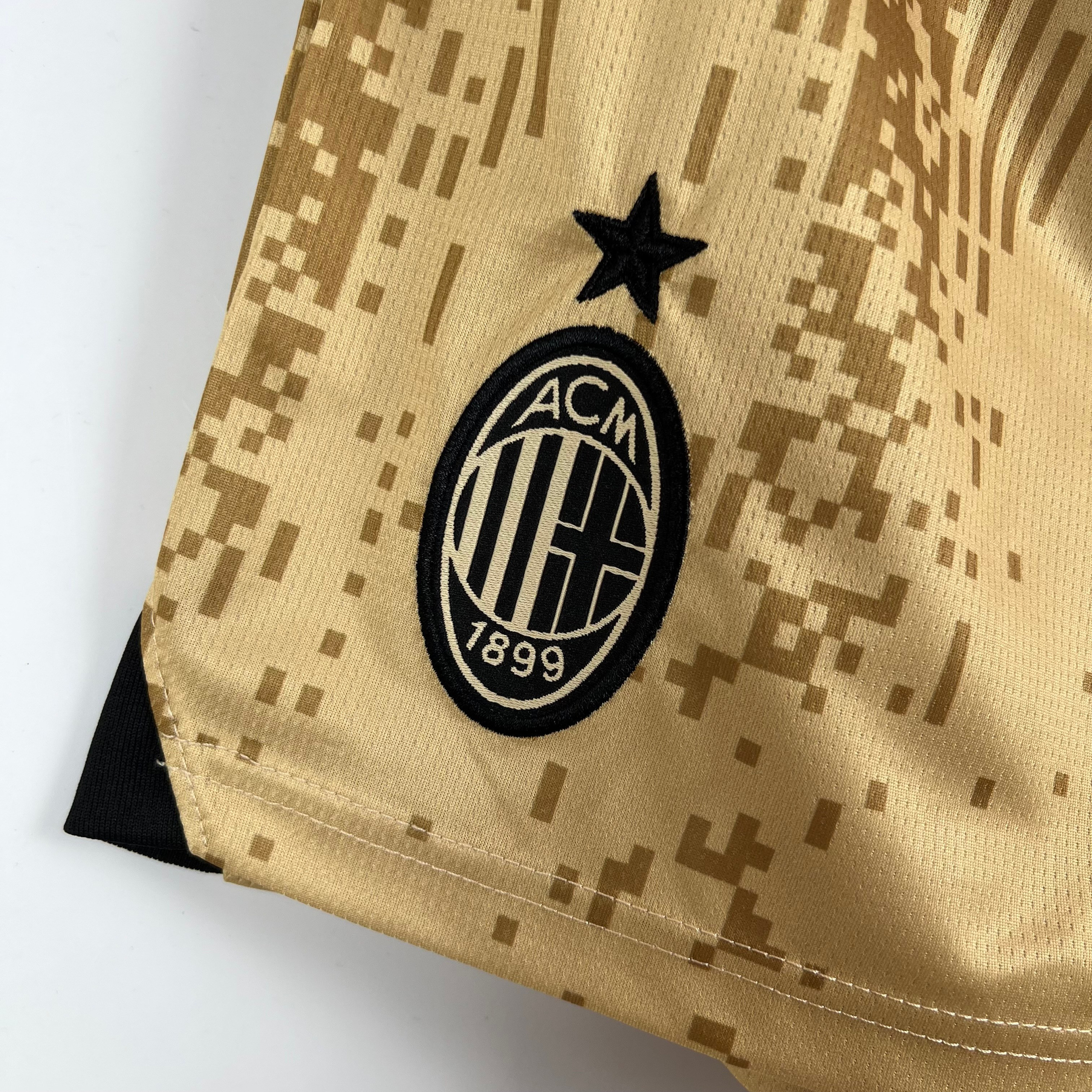 Купить футбольные шорты AC Milan. Футбольный магазин — ssw_magazin