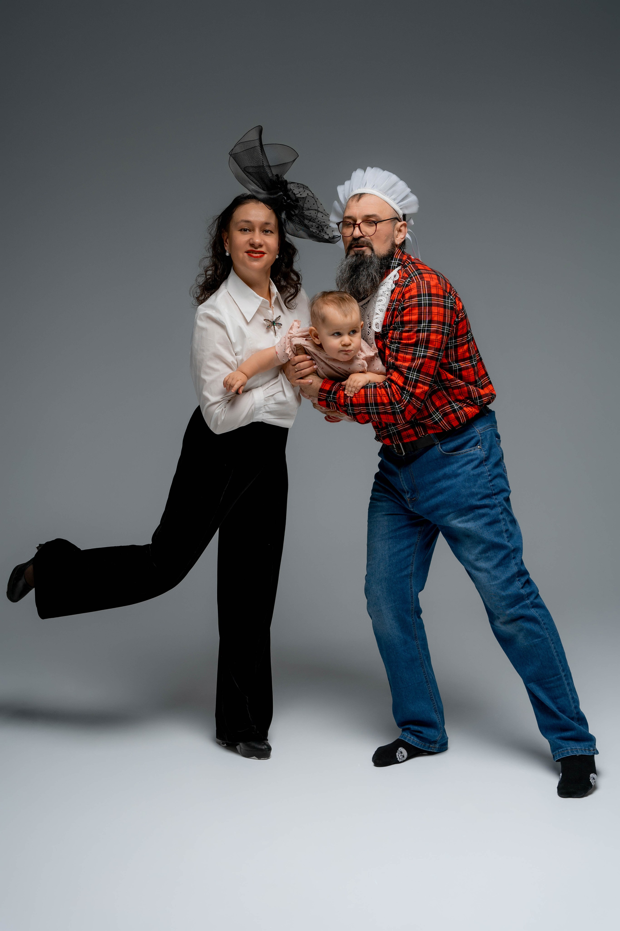 Семейные фотосессии на циклораме.Белом фоне. Профессиональный фотограф Ковалева Олеся