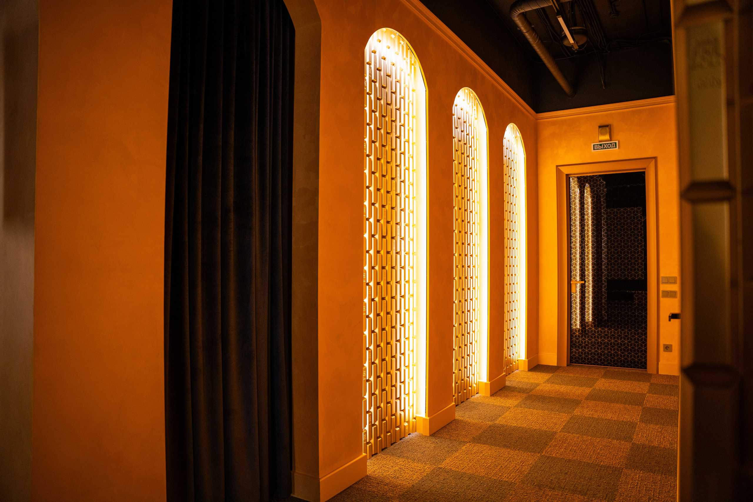 Фотосъемка интерьера стриптиз-клуба Hefner — элитный клуб Краснодара. Интерьерная фотосъемка клуба Hefner в Краснодаре — профессионально. Шедевры для Вас! Фотограф и Видеограф в Краснодаре Пахиев Руслан