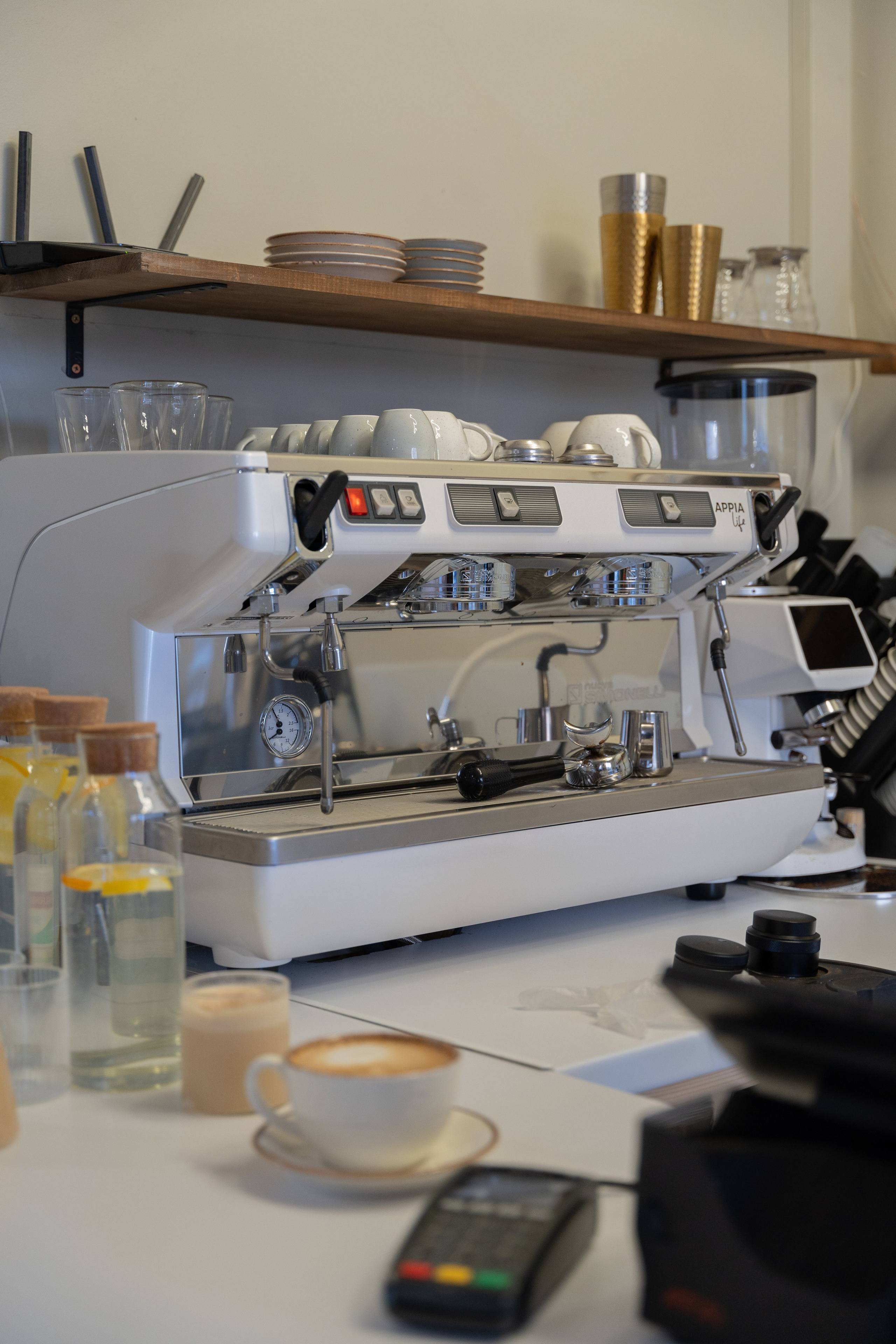 Интерьерная фотосъемка кофейни Love and Coffee — уютное место в Краснодаре Профессиональная фотосъемка интерьера кофейни в Краснодаре — Love. Шедевры для Вас! Фотограф и Видеограф в Краснодаре Пахиев Руслан