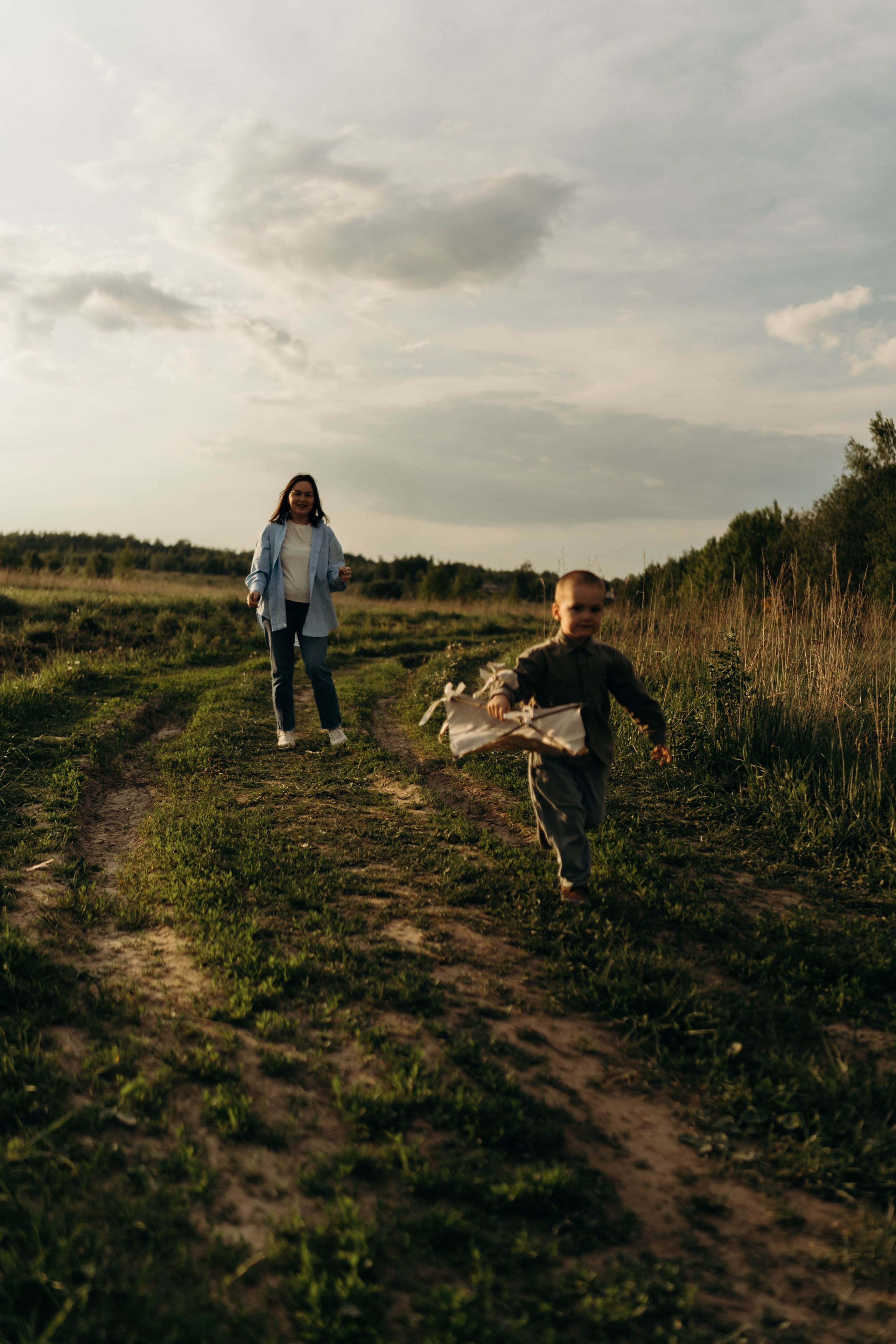 Семейная фотосессия на закате. Семейный и портретный фотограф во Владимире и Суздале