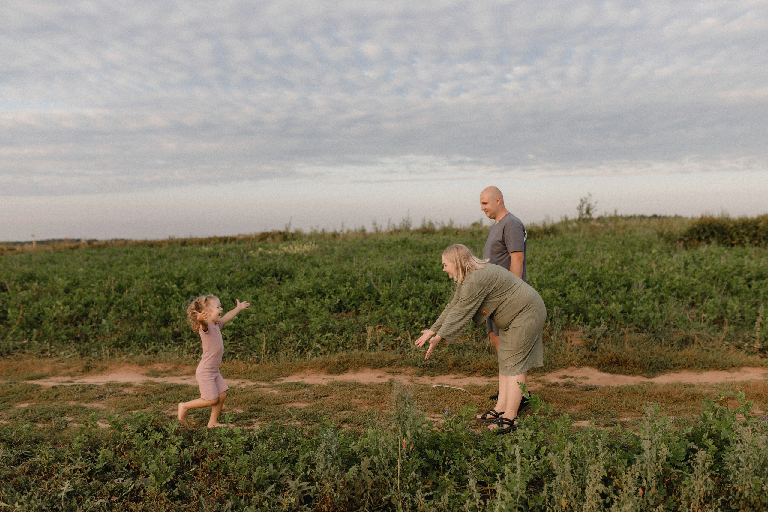 Аня, Вадим и Ева. Главная