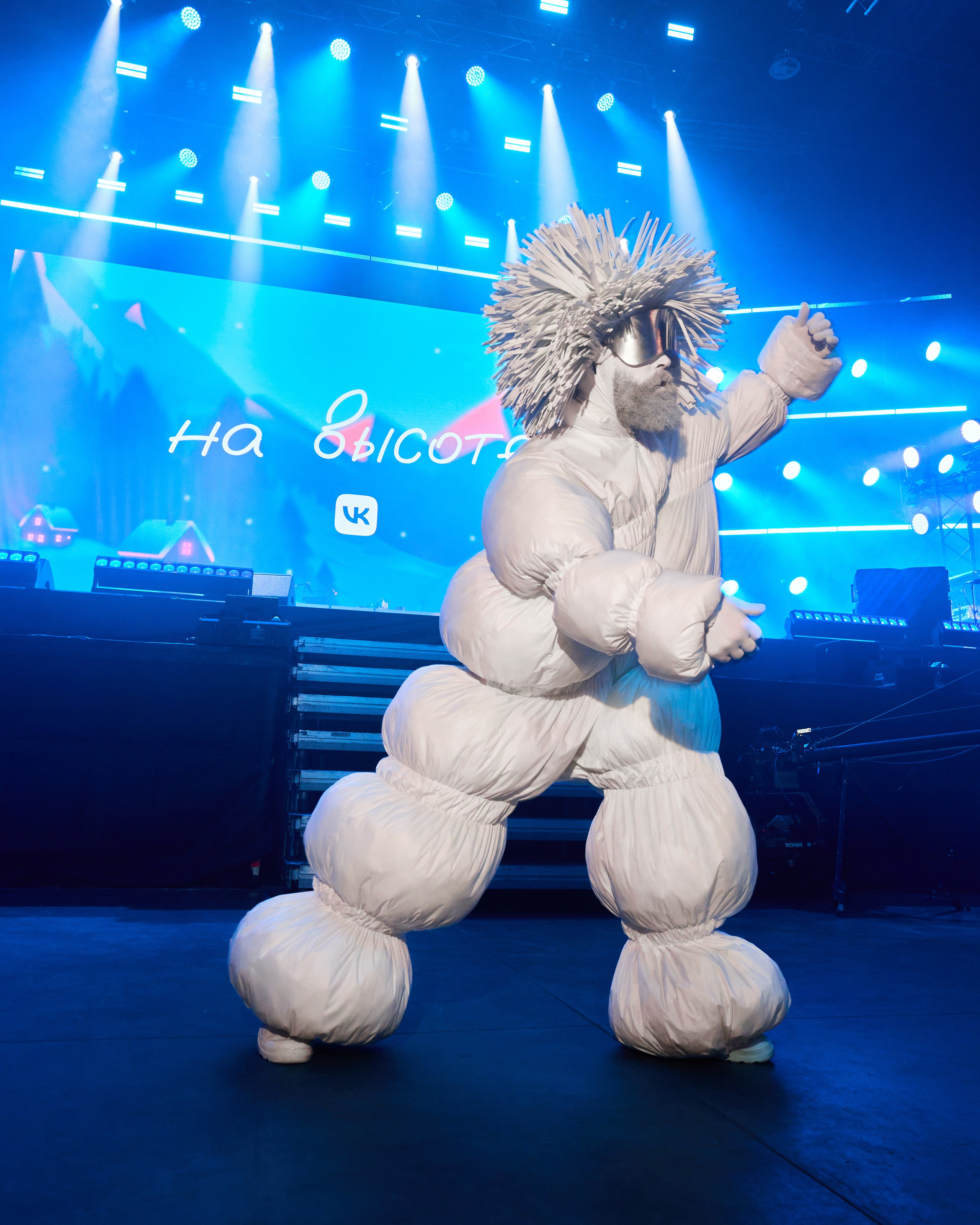 VK «На высоте» х Гарик Харламов. Svyatoslav Lebedev | Advertising photographer — Commercial shooting, Art direction, AI integration