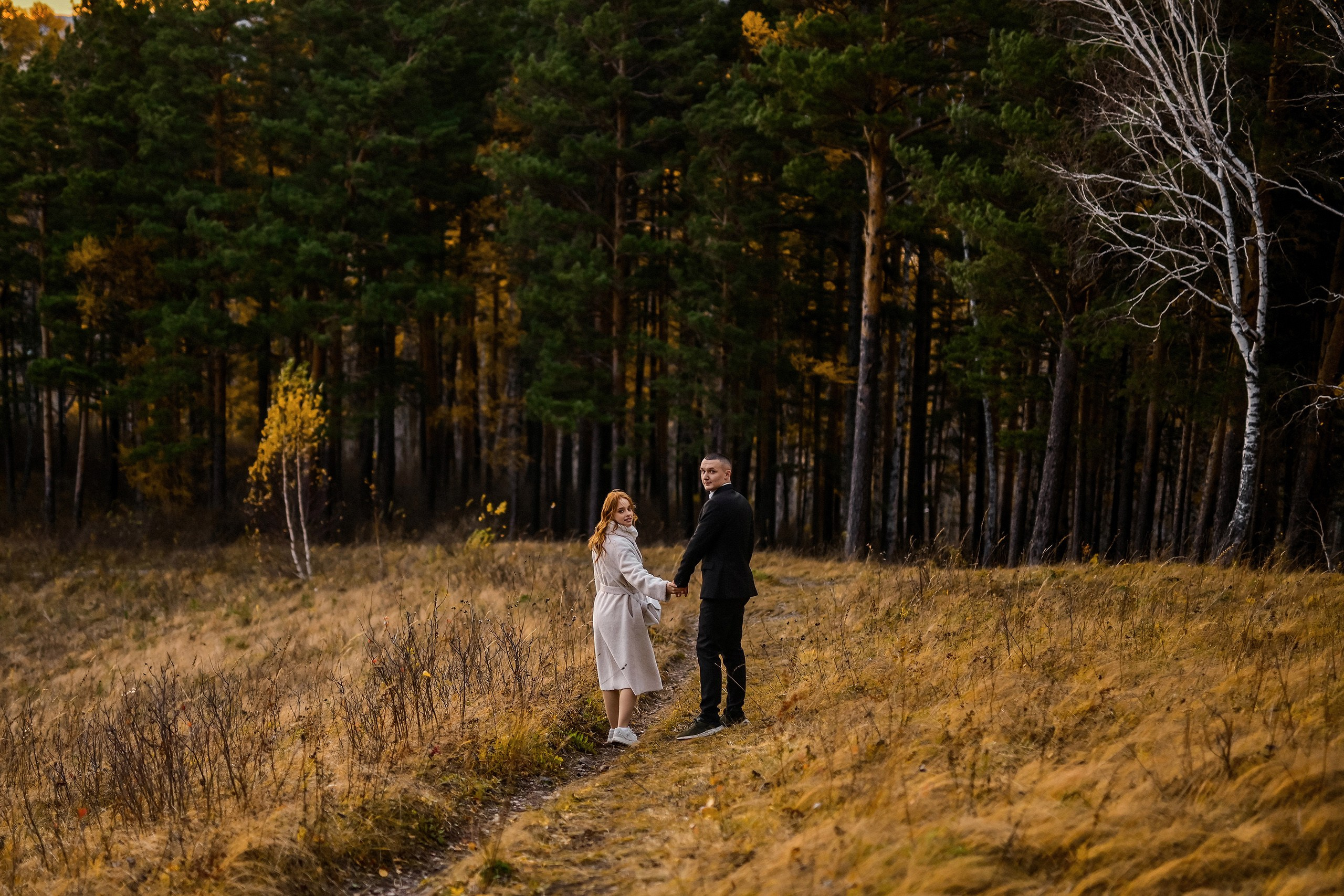Свадебная фотосессия в золотую осень в Красноярске. 📸 Свадебный и семейный фотограф в Красноярске Тихомиров Евгений | 17 лет опыта | 800+ свадеб