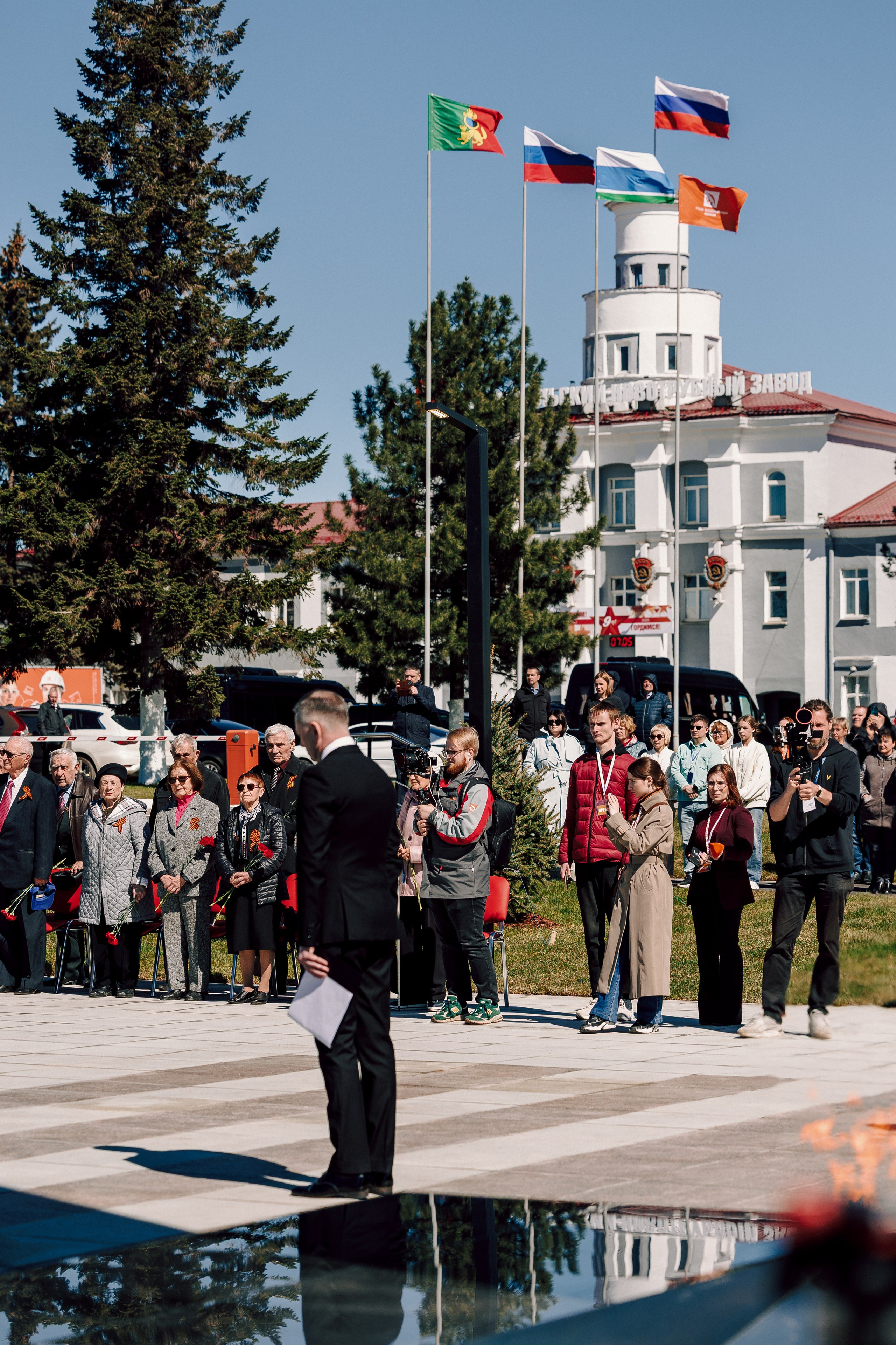 Торжественный митинг, посвящённый открытию Мемориала Славы воинам-новотрубникам. Лёшка Варзегов — фотограф