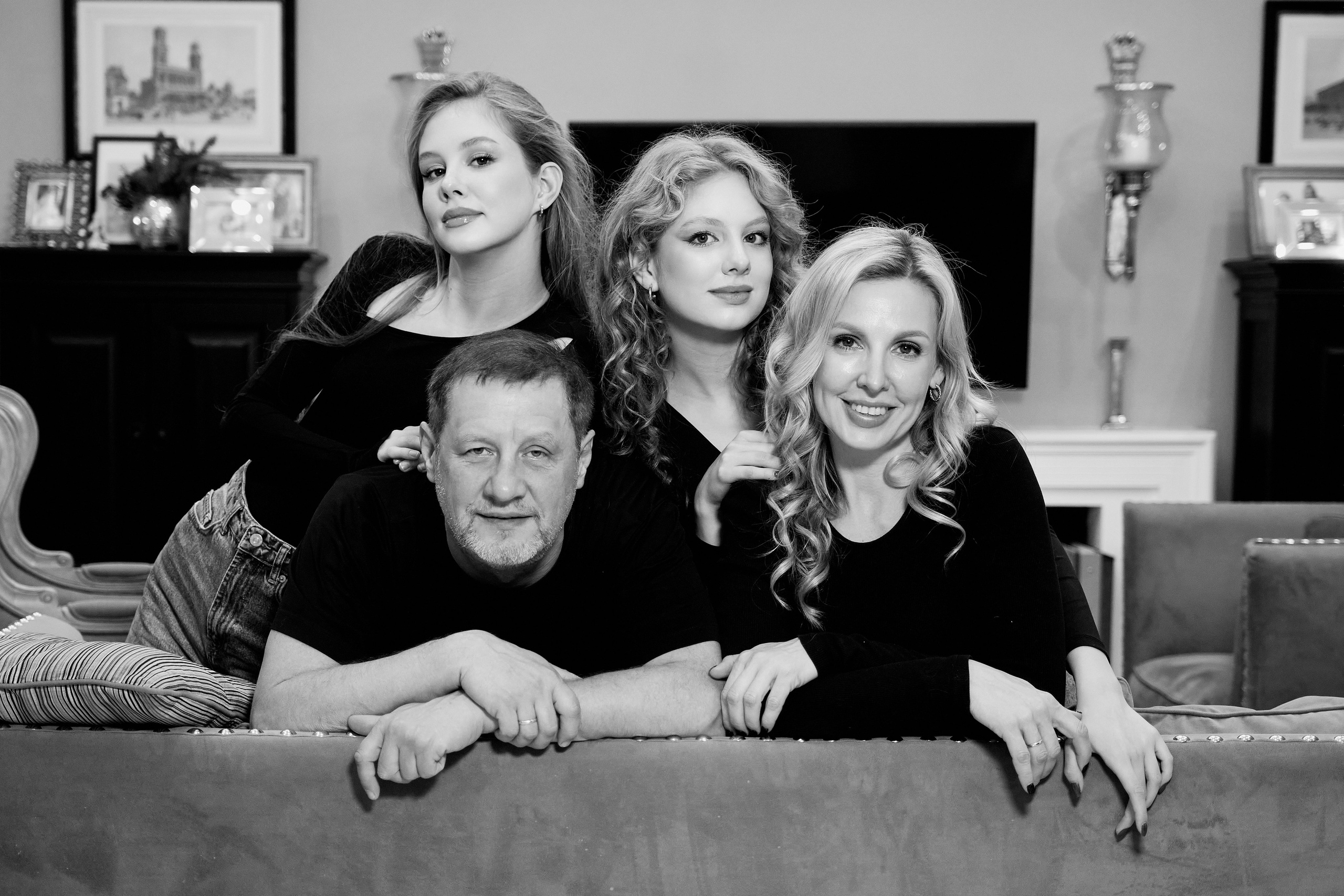 Семейная фотосессия дома. Фотограф Таганрог Анна Трайжон