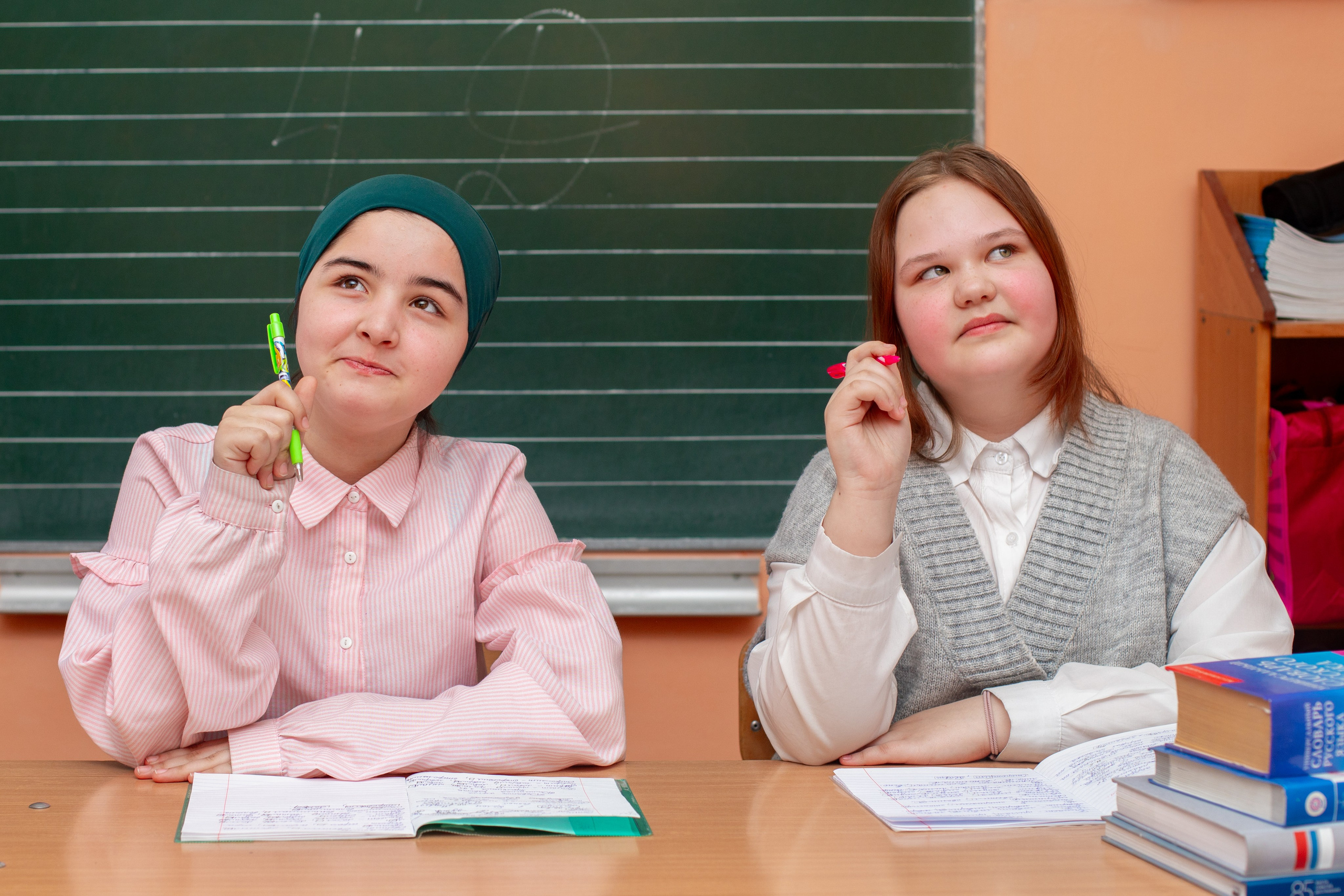 4д Емельяновская школа. Альбомы с самого детства. +79237847111