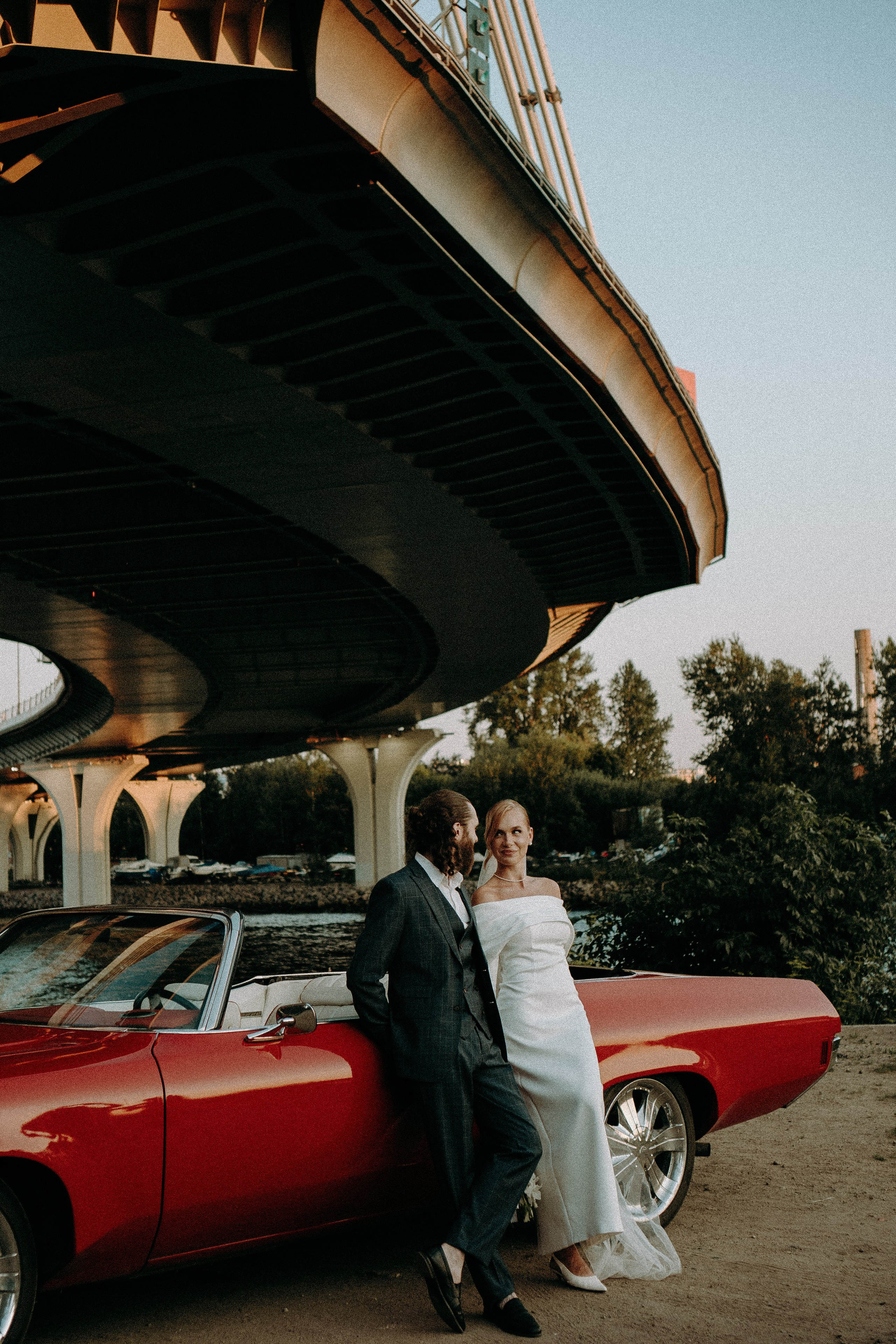 СВАДЕБНАЯ СЬЕМКА ВОЗЛЕ МСОТА БЕТАНКУРА НА КАБРИОЛЕТЕ. Профессиональный фотограф, Санкт-Петербург — Виктория Богомолова