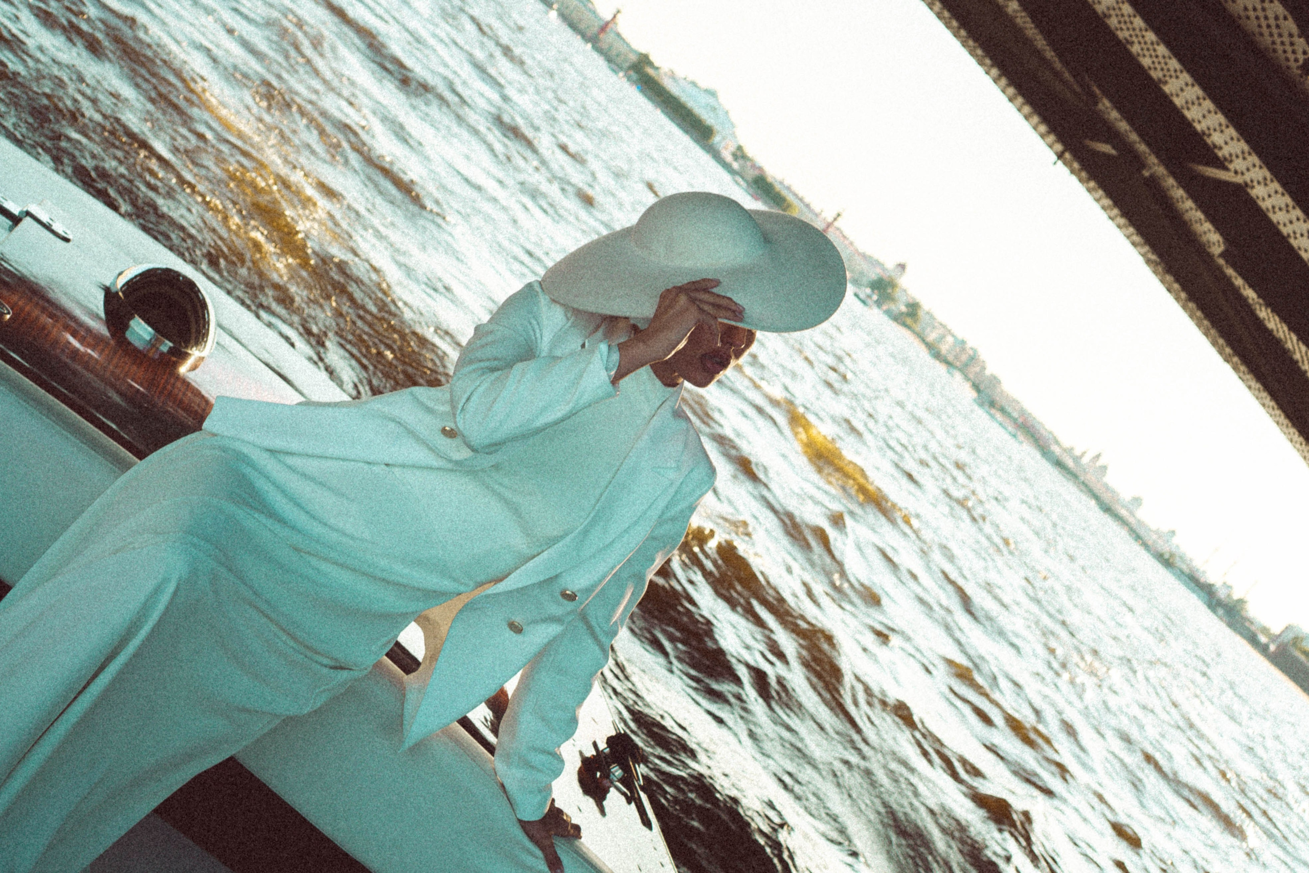 СВАДЕНБНАЯ СЬЕМКА НА КАТЕРЕ ПО КАНАЛАМ САНКТ-ПЕТЕРБУРГА И В АКВАТОРИИ НЕВЫ. Профессиональный фотограф, Санкт-Петербург — Виктория Богомолова