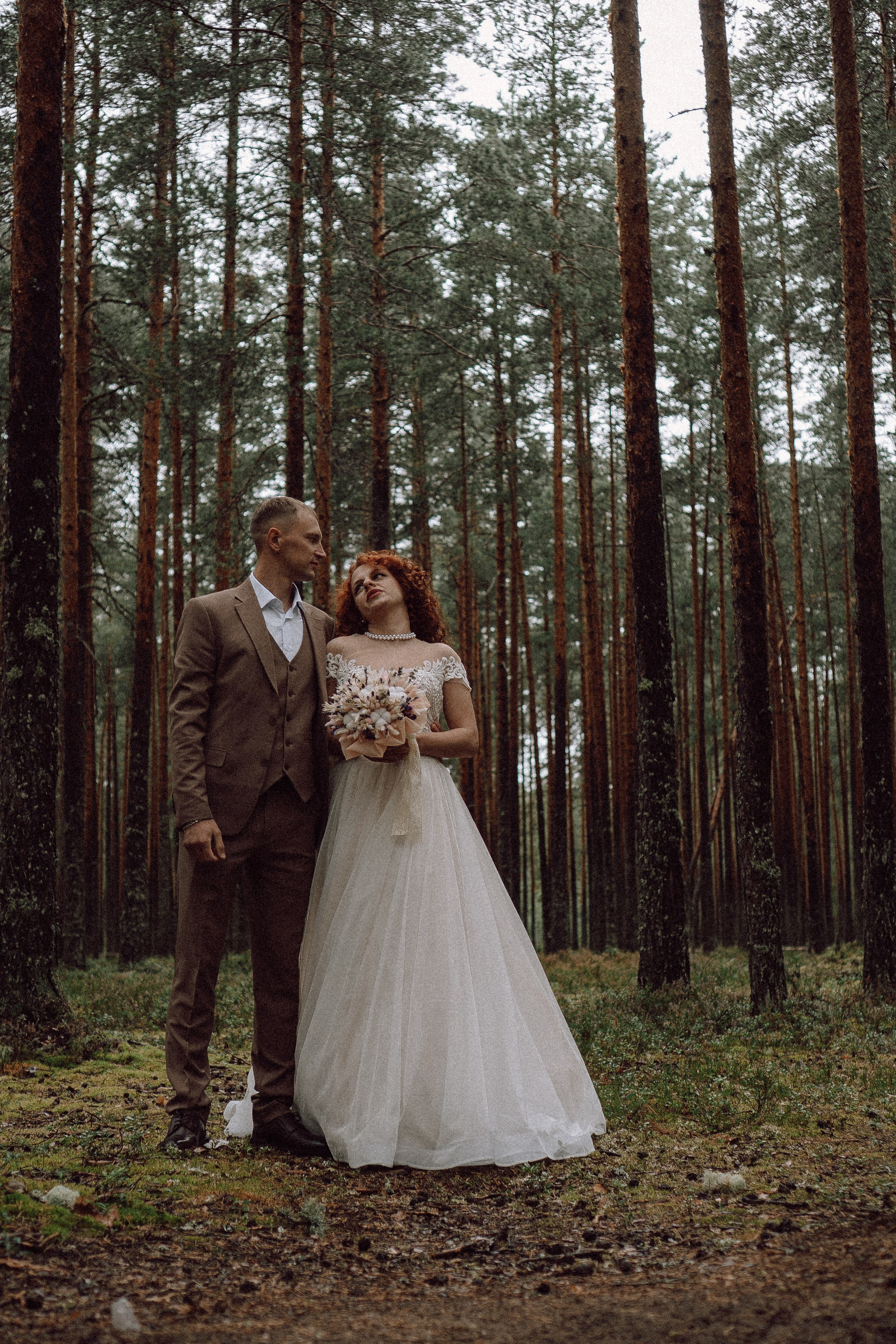 СВАДЕБНАЯ ФОТОСЕССИИЯ ПАРЫ В ГОРОДЕ ПРИОЗЕРСК В СОСНОВОМ ЛЕСУ И С ПИКАПОМ. Профессиональный фотограф, Санкт-Петербург — Виктория Богомолова