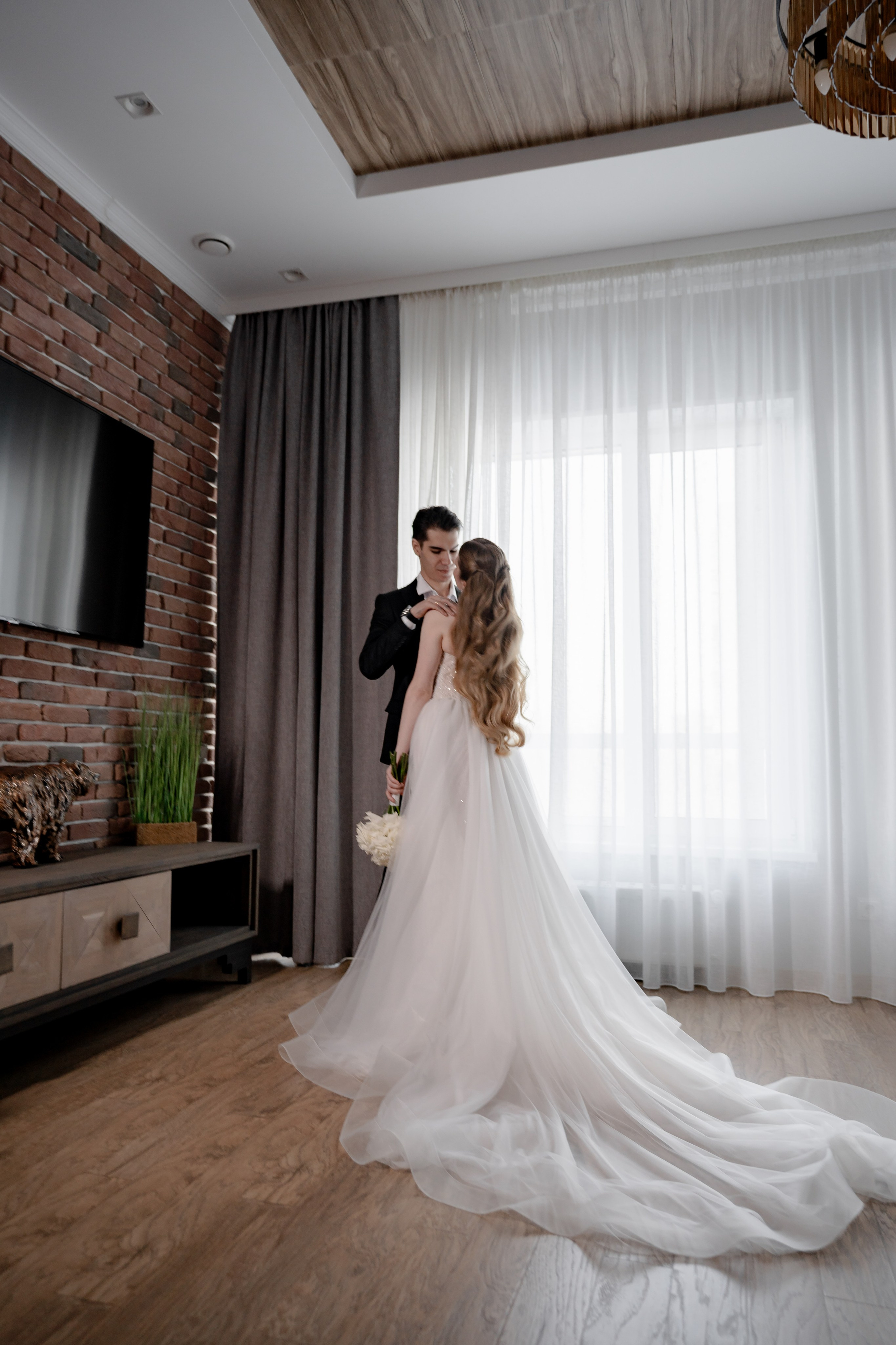 СВАДЕБНАЯ СЬЕМКА СБОРОВ В ОТЕЛЕ И ВЫЕЗД НА ЦЕРЕМОНИЮ (СНЯТО В СИБИРЕ В НИЖНЕВАРТОВСКЕ)М. Профессиональный фотограф, Санкт-Петербург — Виктория Богомолова