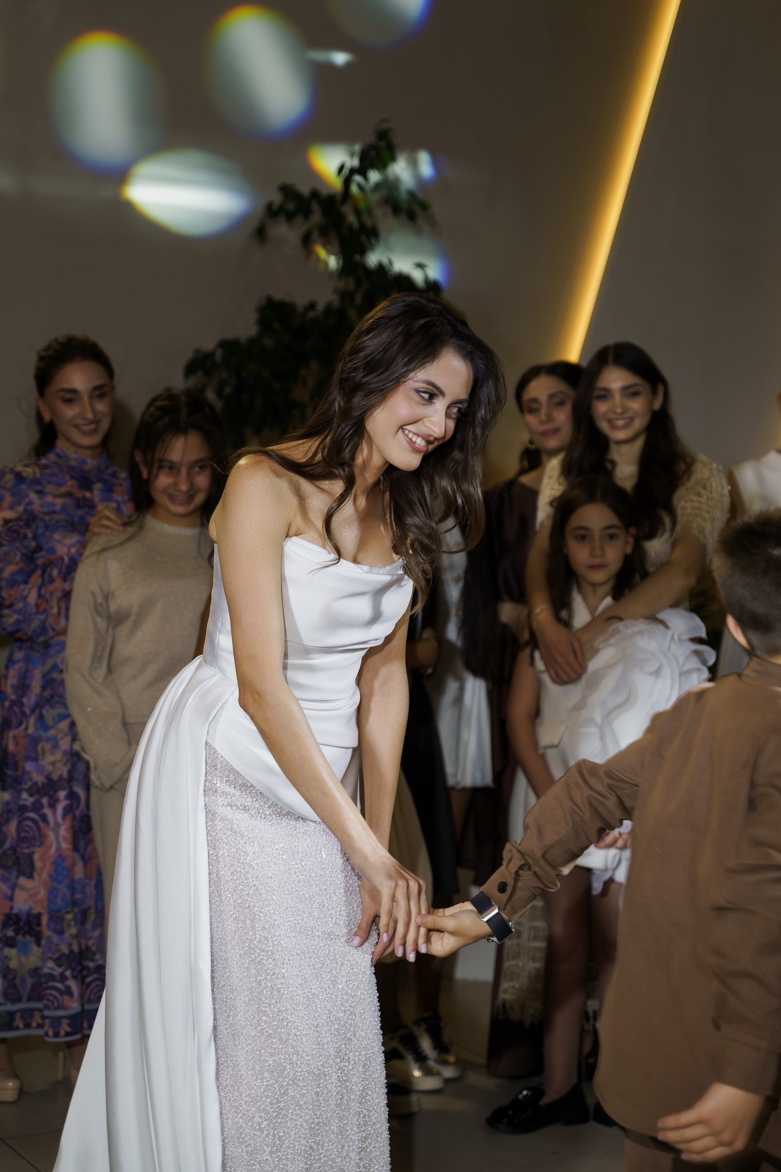 Красивое обручение на берегу чёрного моря в Лермонтово от ТВИНС СТУДИО. ТВИНС СТУДИО — лучшие свадебные фотографы и видеографы в Краснодаре