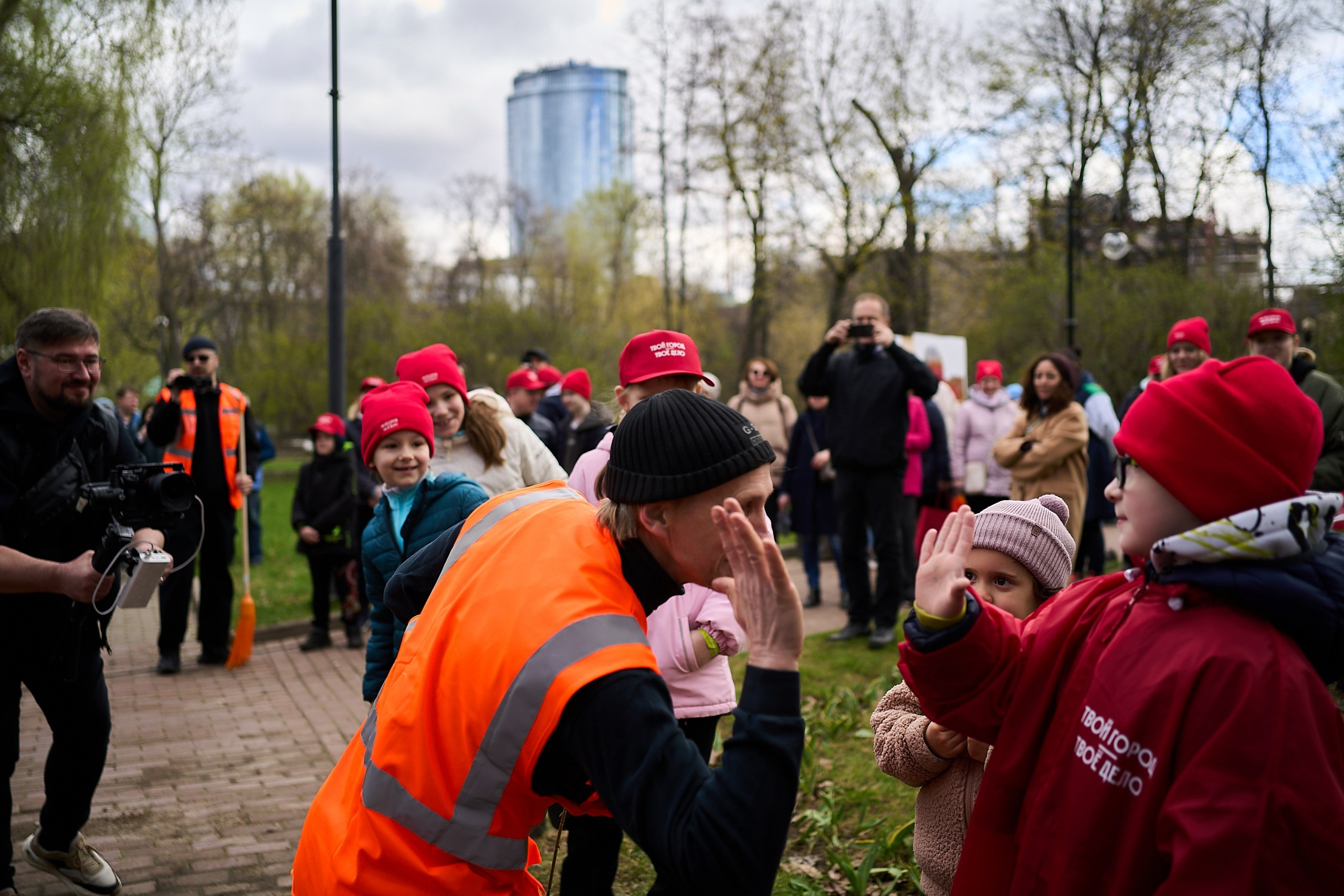 Субботник у Управления делами Мэра и Правительства Москвы. Фотограф и Видеограф в Москве. Олег Корушев