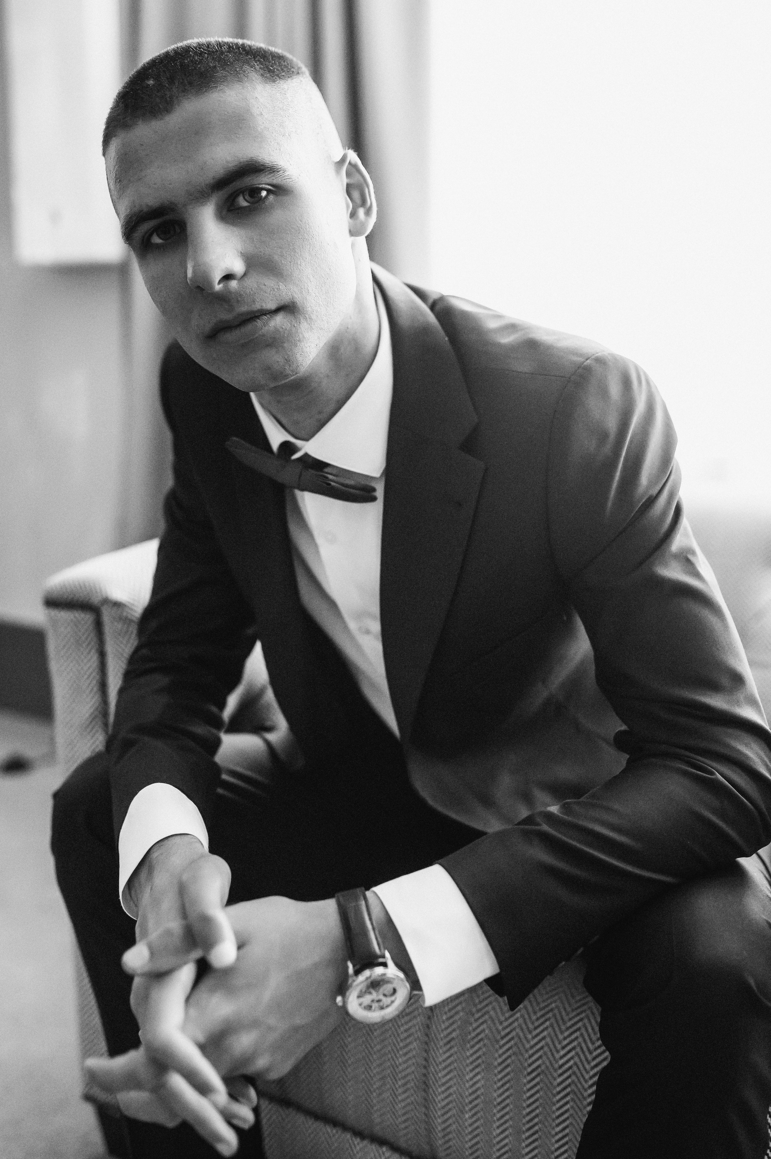 Свадебное утро и прогулка красивой яркой пары. Свадебный и семейный фотограф в Симферополе Дарья Маркова