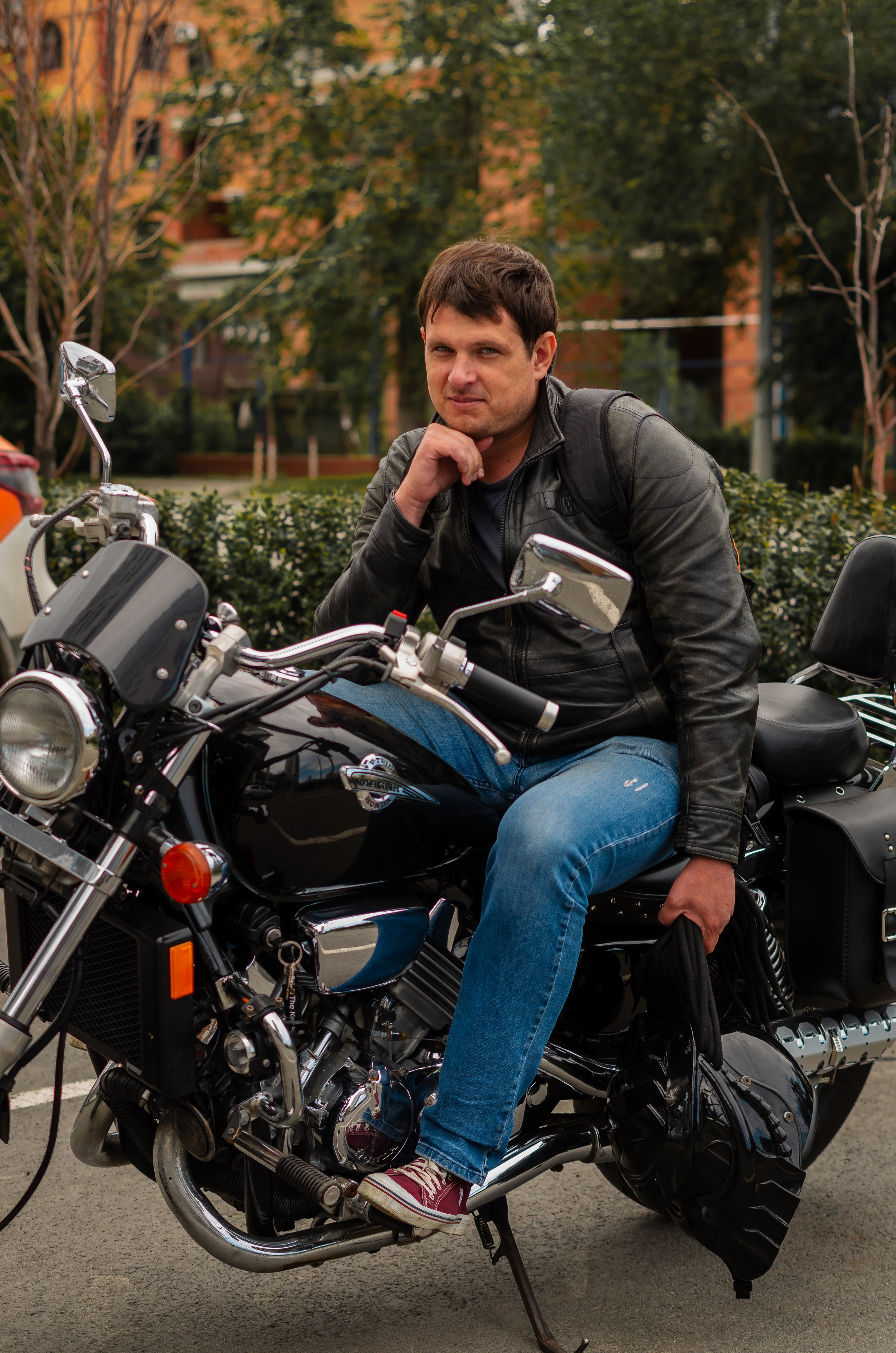 Мужской портрет: мотоцикл. Фотограф Марина Доглядная Челябинск фотосессии с лошадьми, мотоциклами