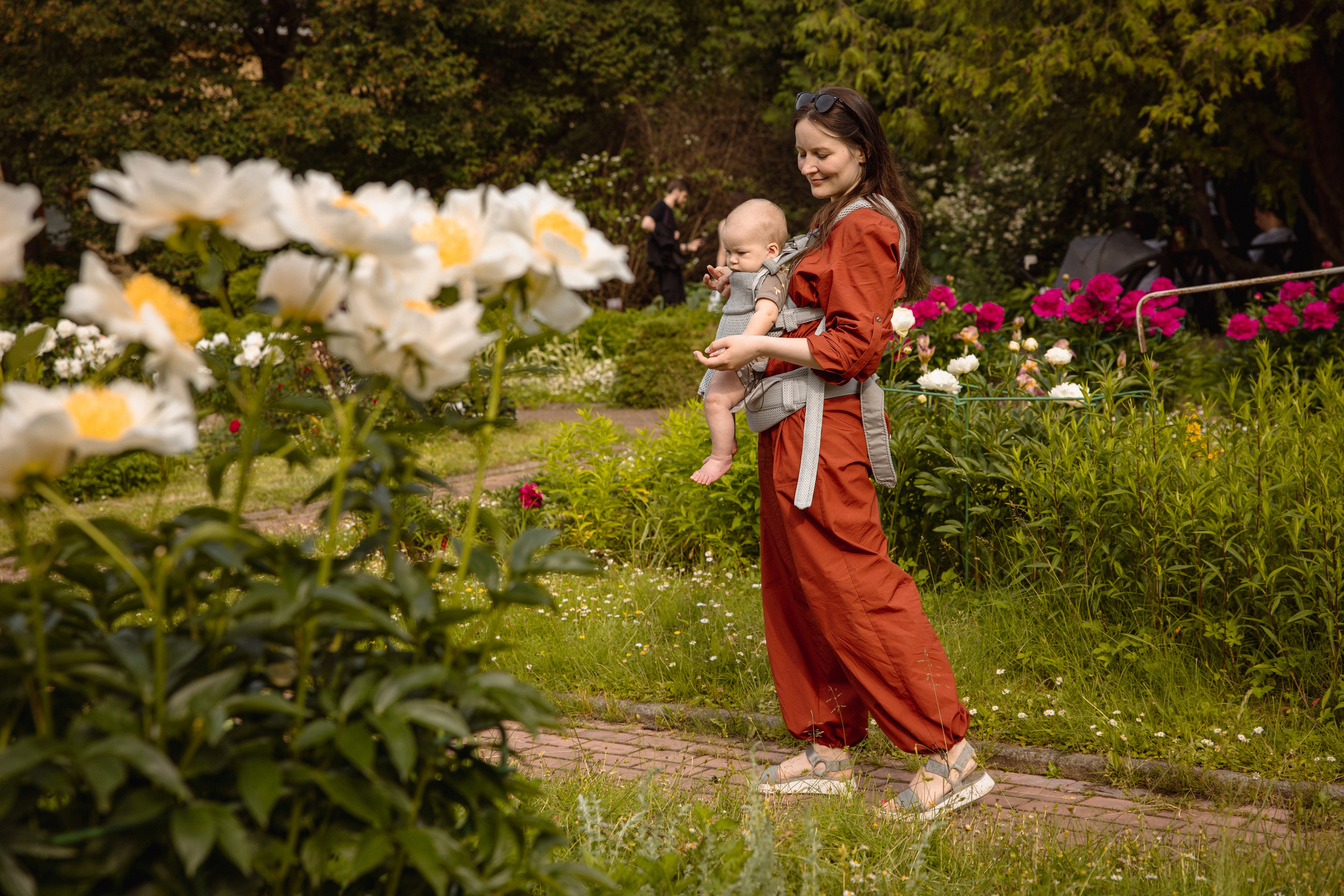 Настя с сыном у Alma-Mater. Ваш семейный newborn и lifestyle фотограф в СПБ Наталья Журавлева