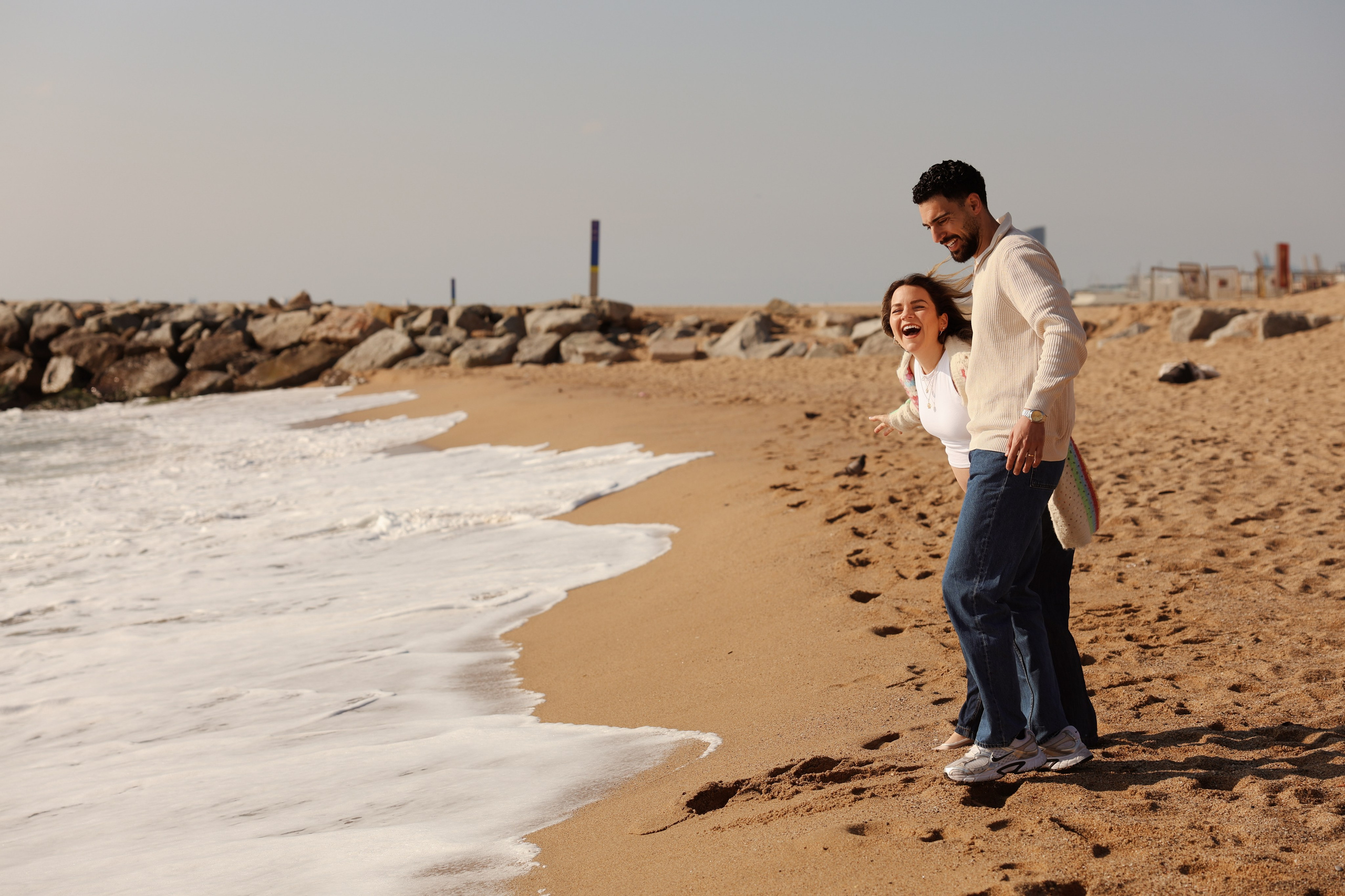Sunny morning at the sea. Natalia Zhuravleva|family, newborn, maternity photographer in Barcelona