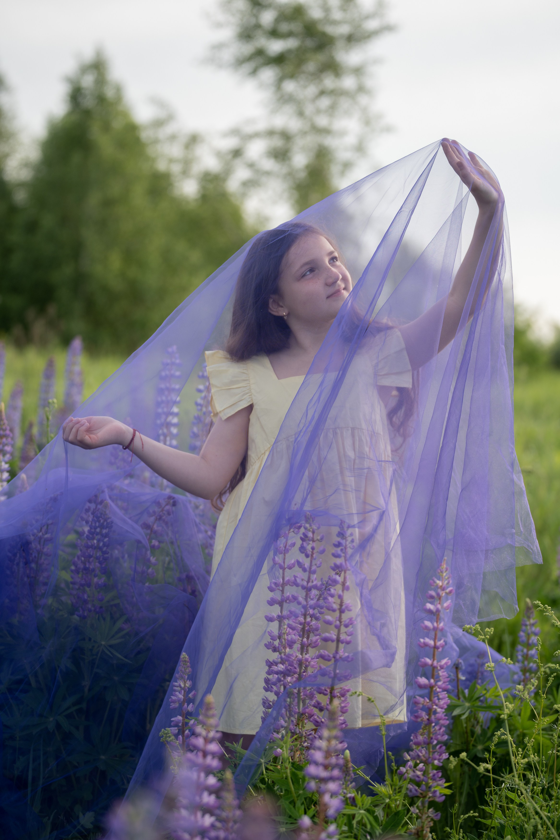 Детская фотосессия в люпинах. Портретный фотограф Олеся Владимирова в Москве
