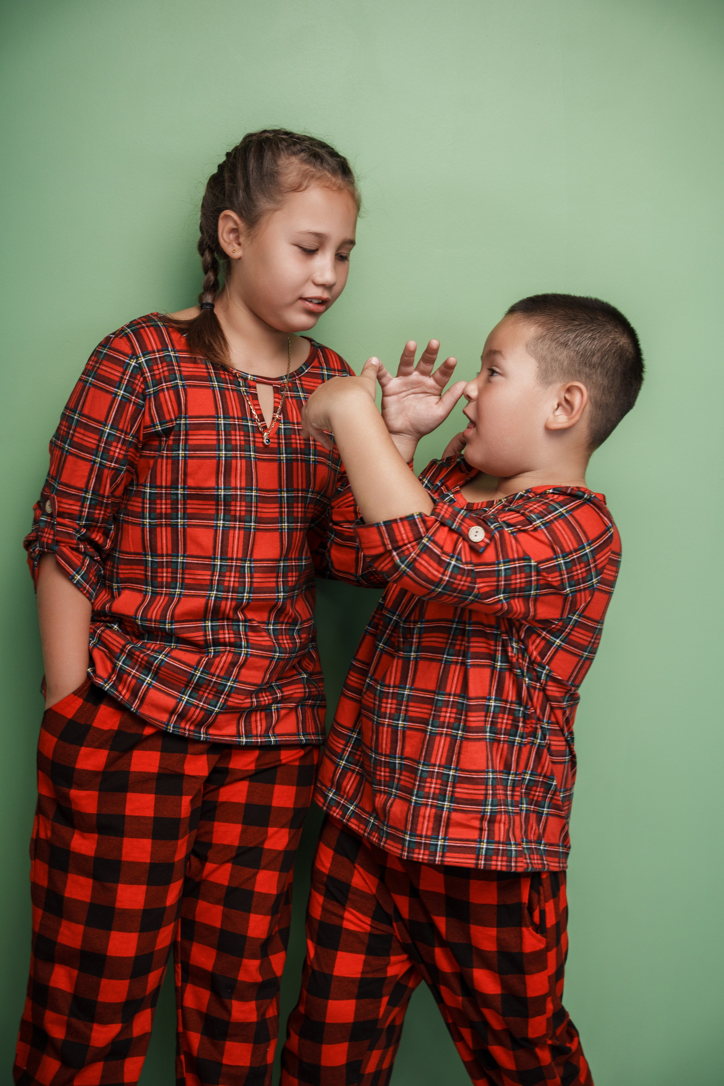 Семейная сьемка в студии с близкими. Ольга Плаксина фотограф в Саратове