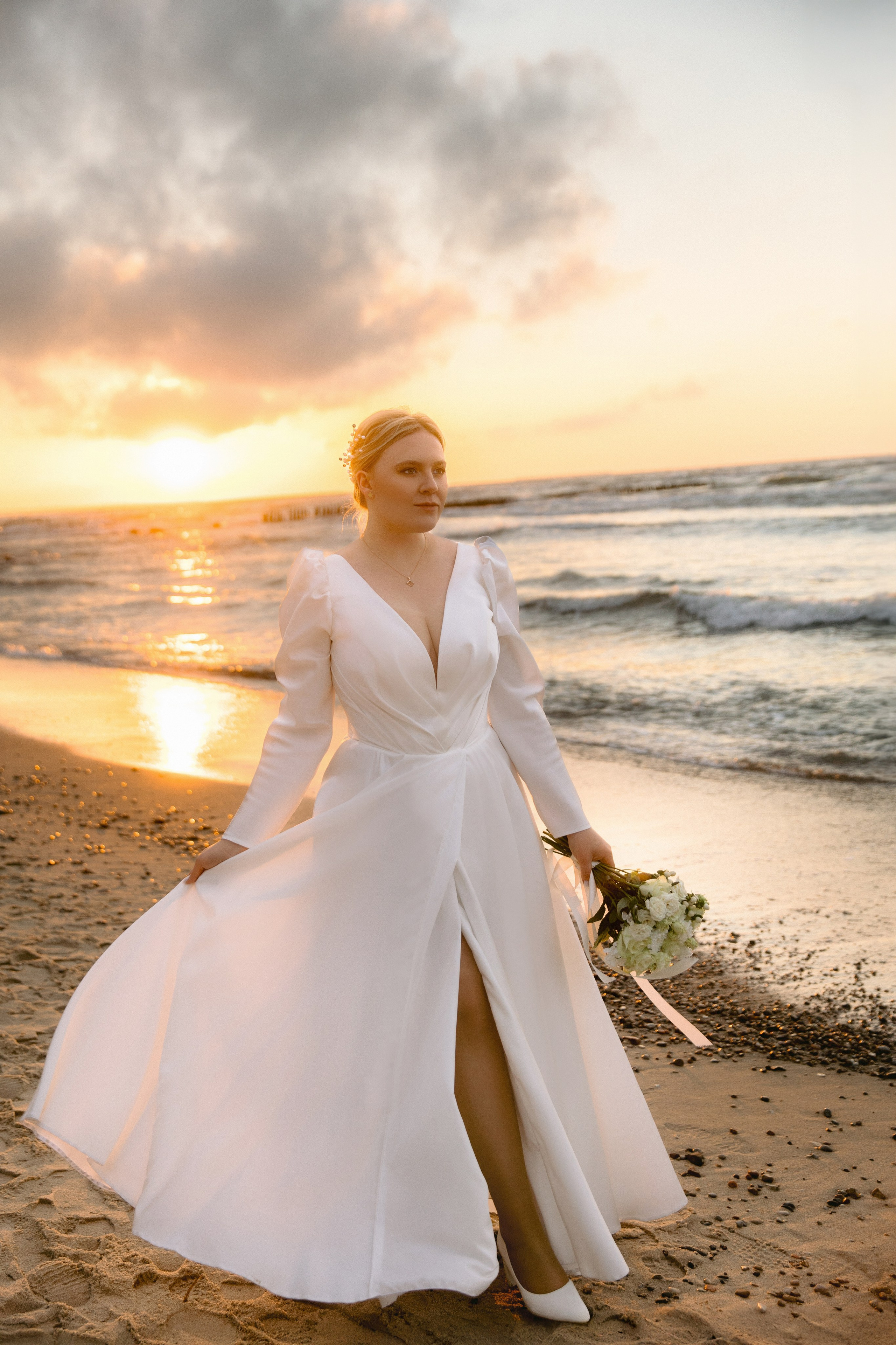 Свадебная фотосессия на закате на море. Свадебный фотограф в Калининграде Мария Ямышева