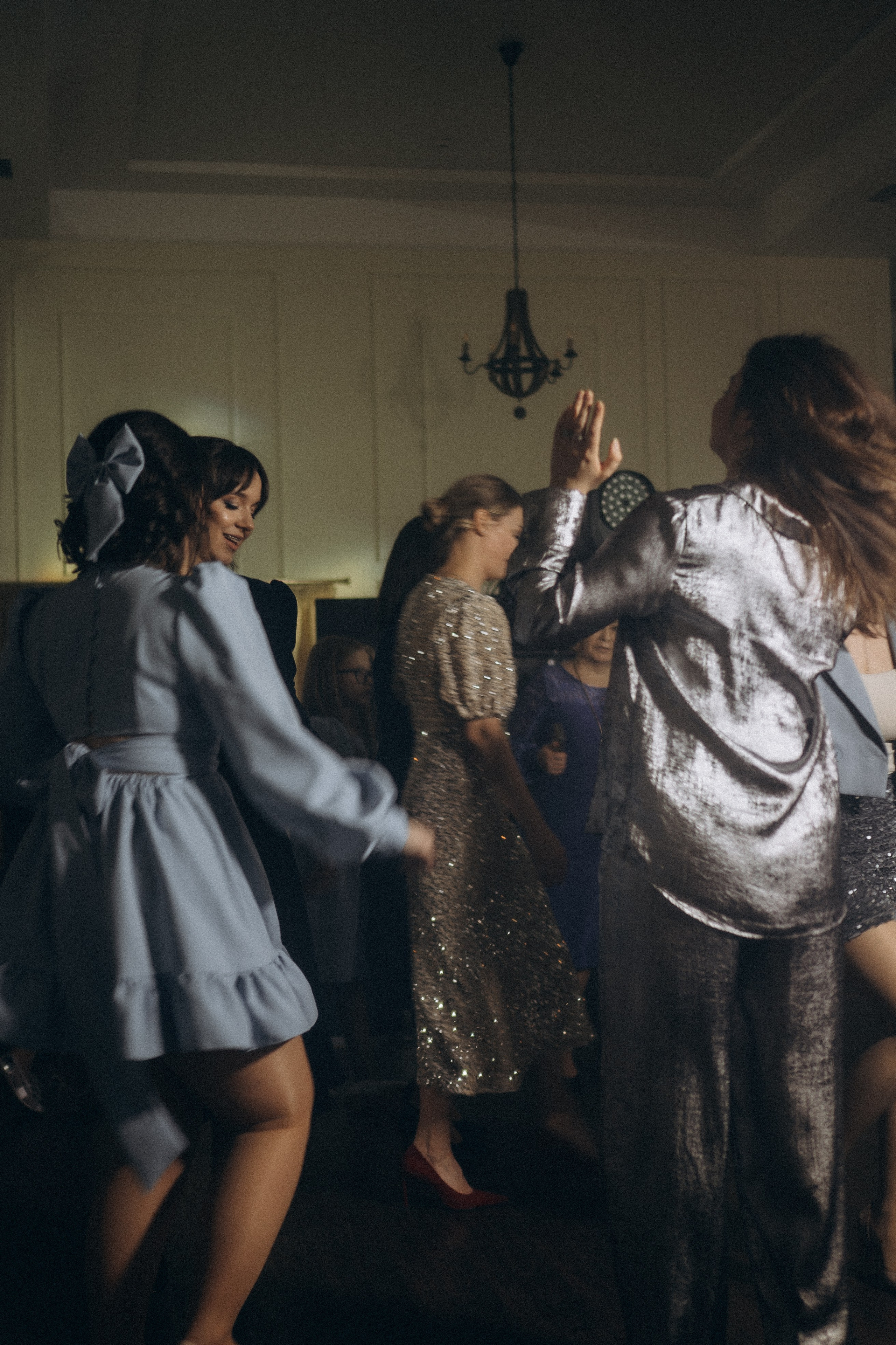 СВАДЕБНАЯ СЬЕМКА СБОРОВ В ОТЕЛЕ И ВЫЕЗД НА ЦЕРЕМОНИЮ (СНЯТО В СИБИРЕ В НИЖНЕВАРТОВСКЕ). Профессиональный фотограф, Санкт-Петербург — Виктория Богомолова