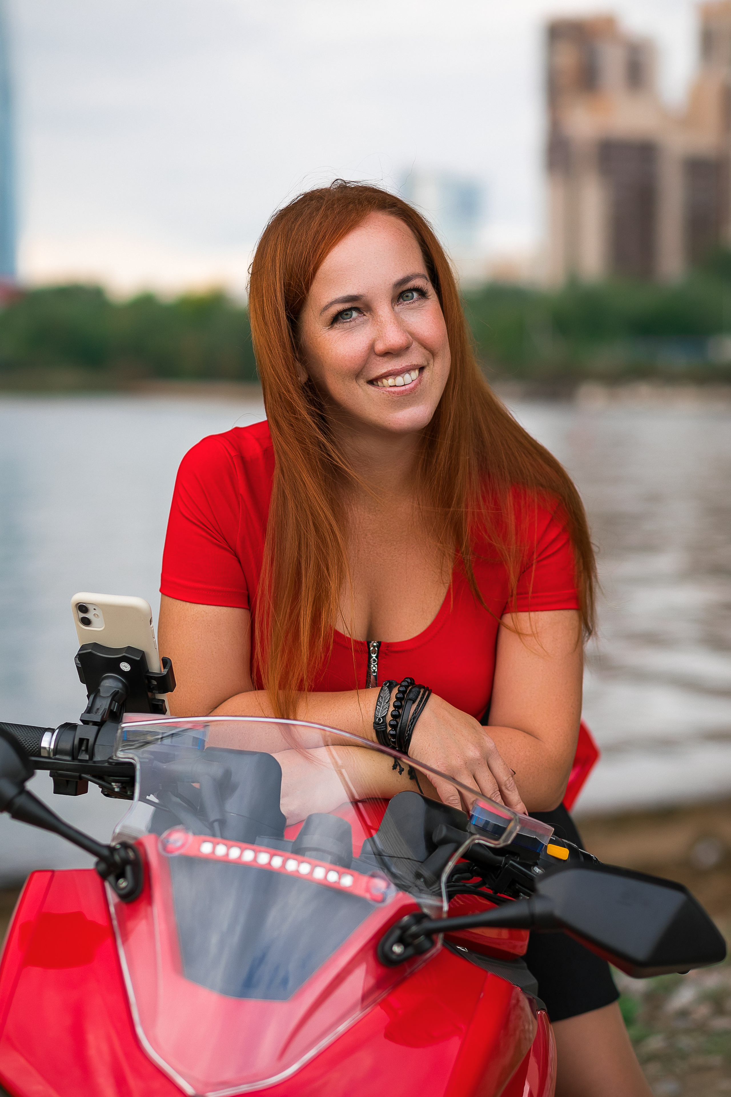 Фотосессия на мотоцикле для девушки. Семейный и свадебный фотограф в Санкт-Петербурге Таша Семёнова